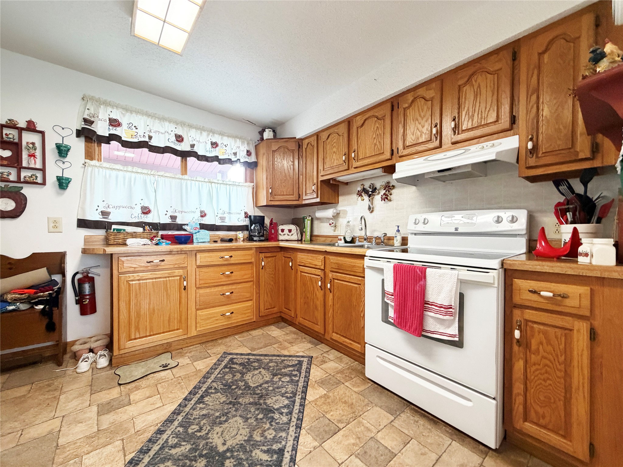 610 W Poplar Avenue Property Photo 4