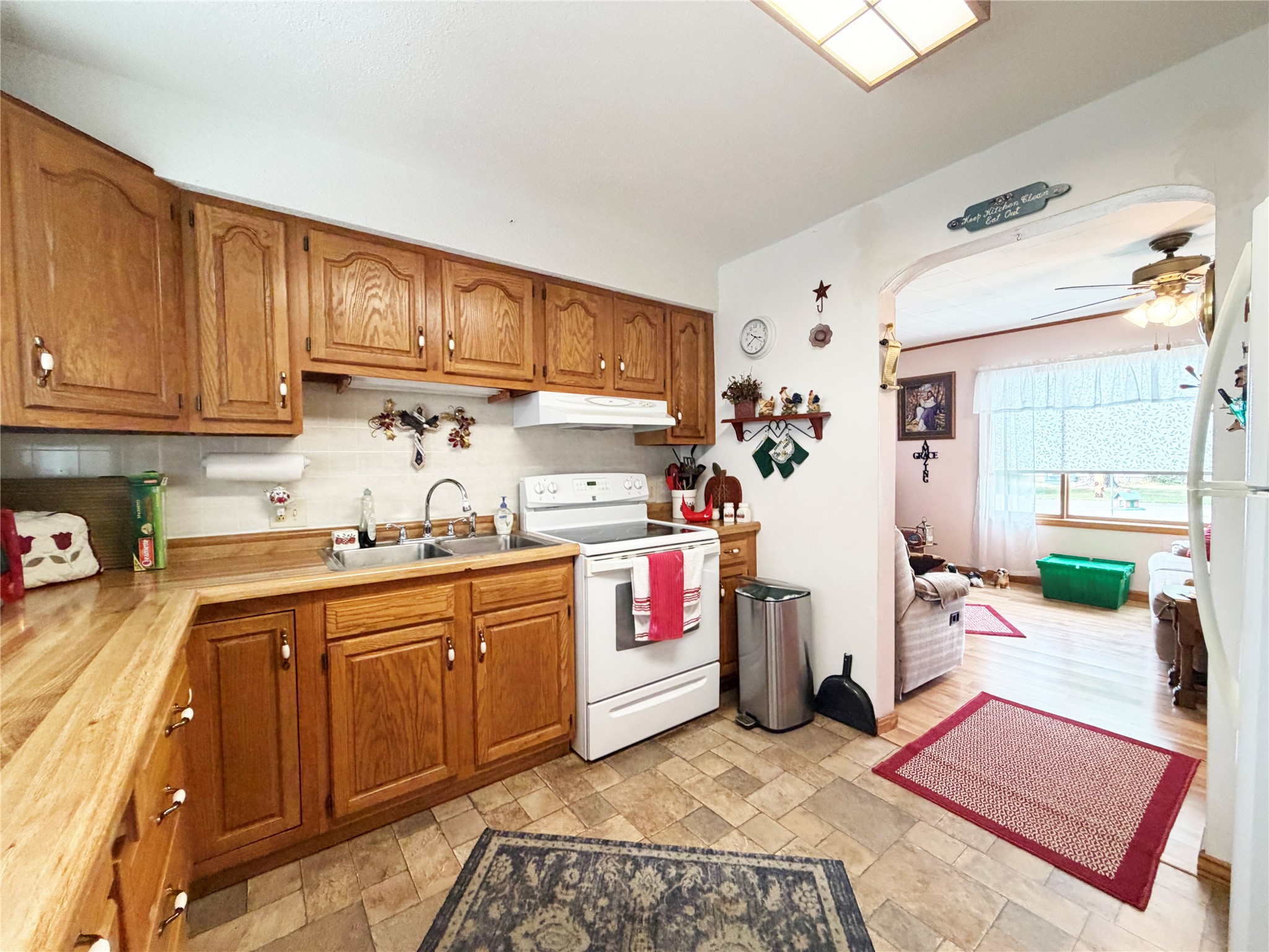 610 W Poplar Avenue Property Photo 6