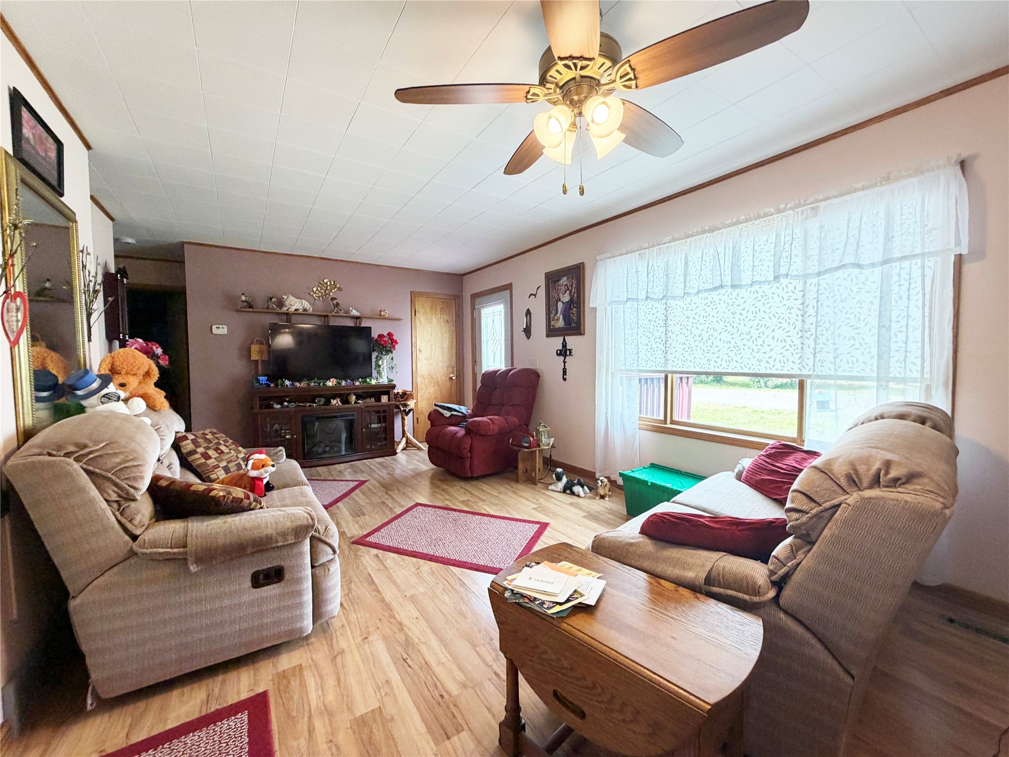 610 W Poplar Avenue Property Photo 8