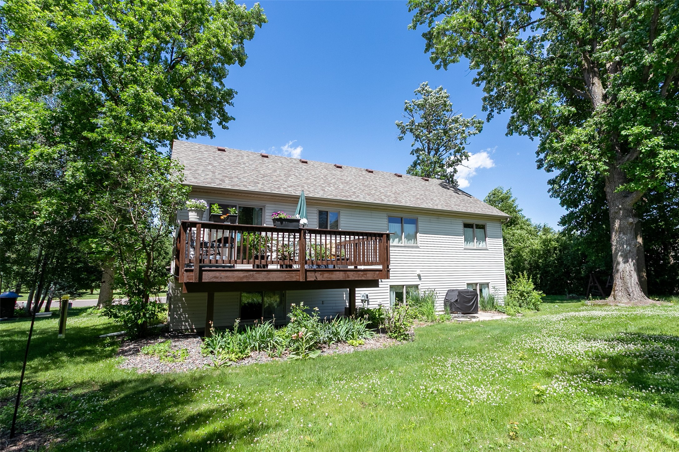 956 Sunflower Way Property Photo 11