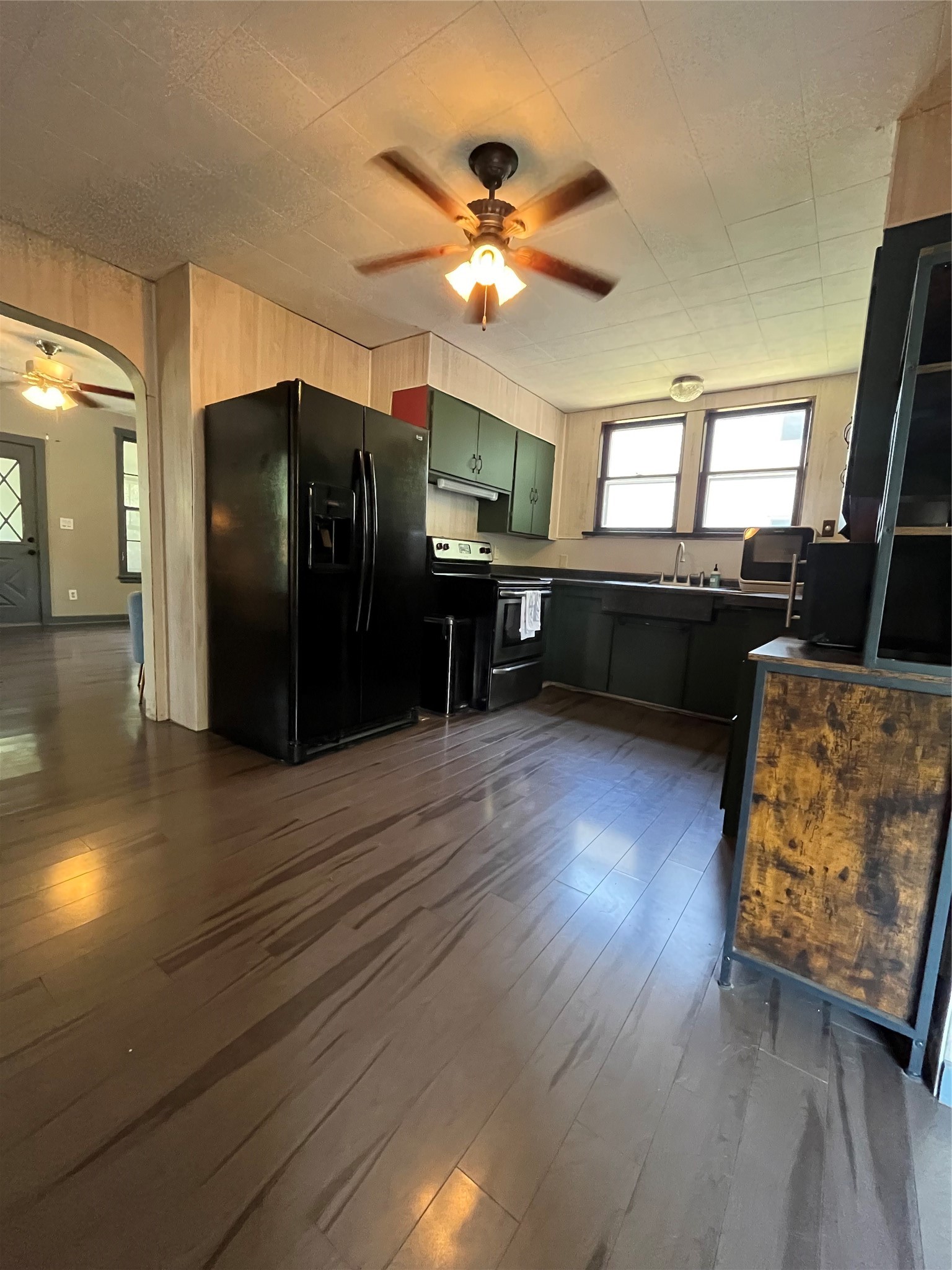 101 E Canal Street Property Photo 7