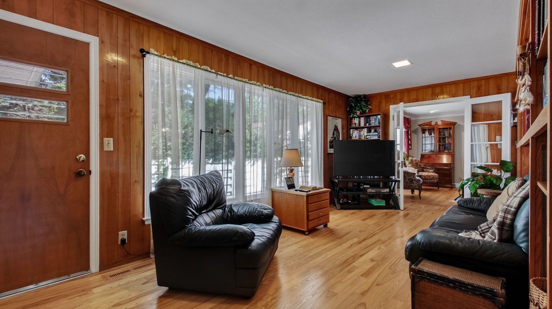 404 W Macarthur Avenue Property Photo 2