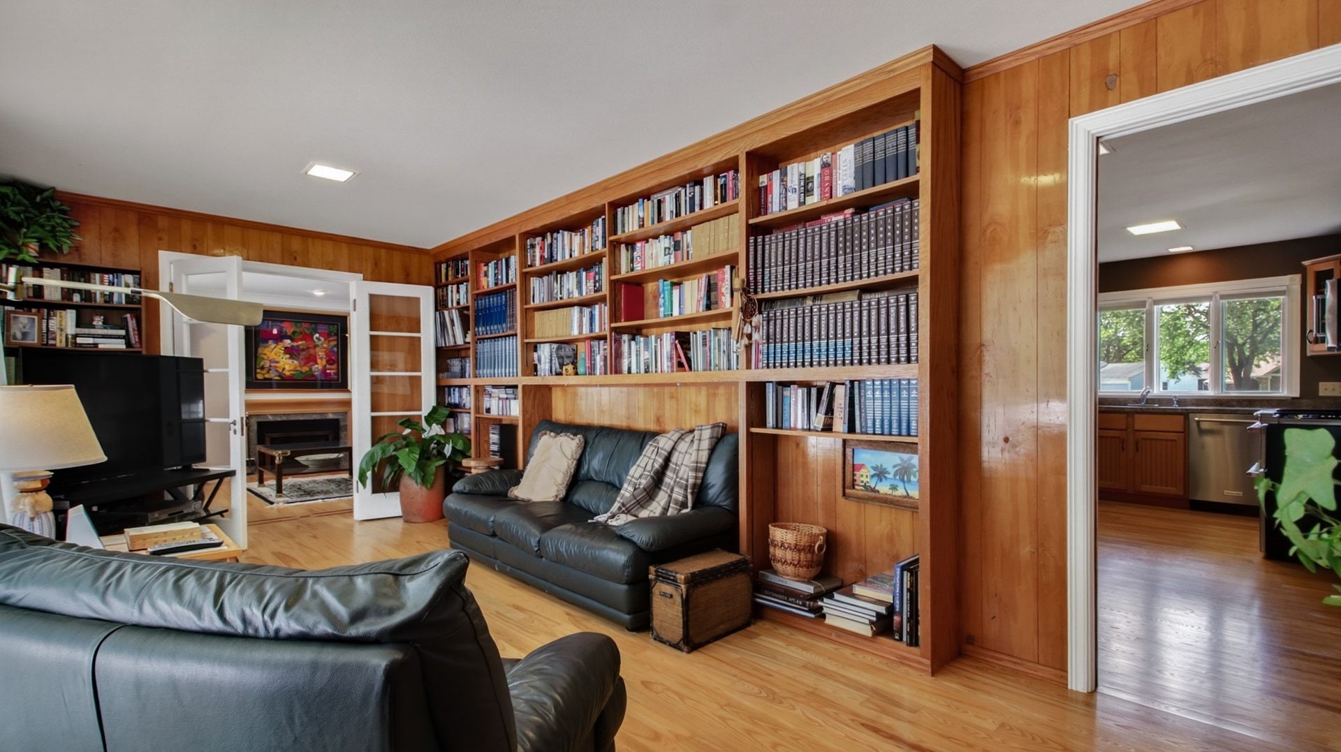 404 W Macarthur Avenue Property Photo 5