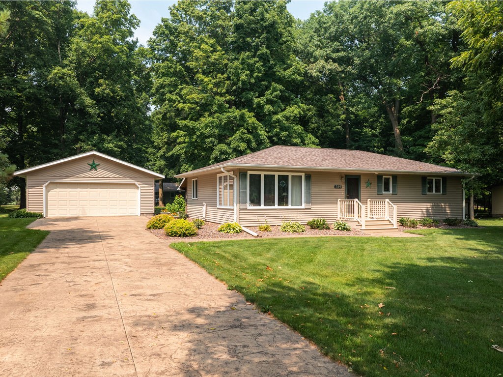 789 Pine Street Property Photo 1