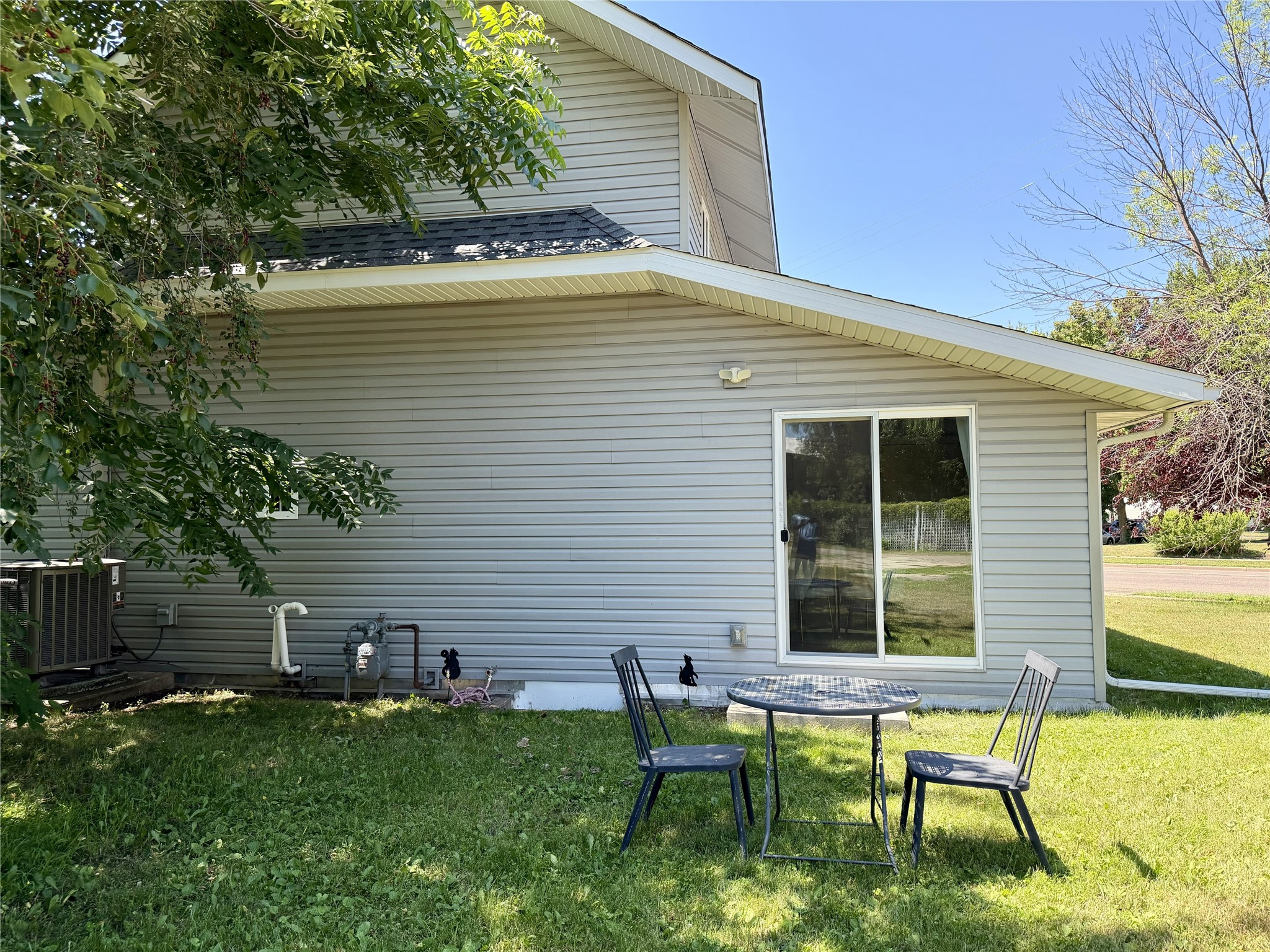 601 E Grand Avenue Property Photo 26