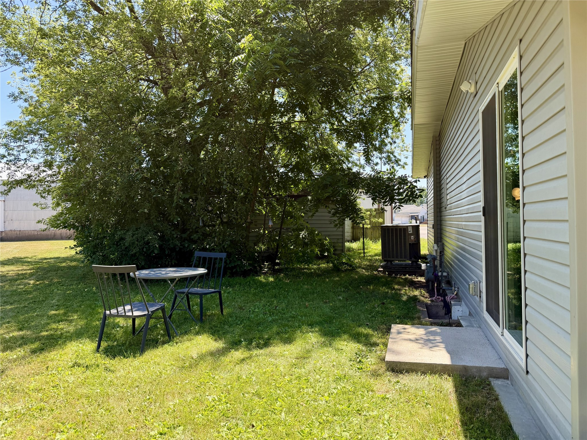 601 E Grand Avenue Property Photo 27