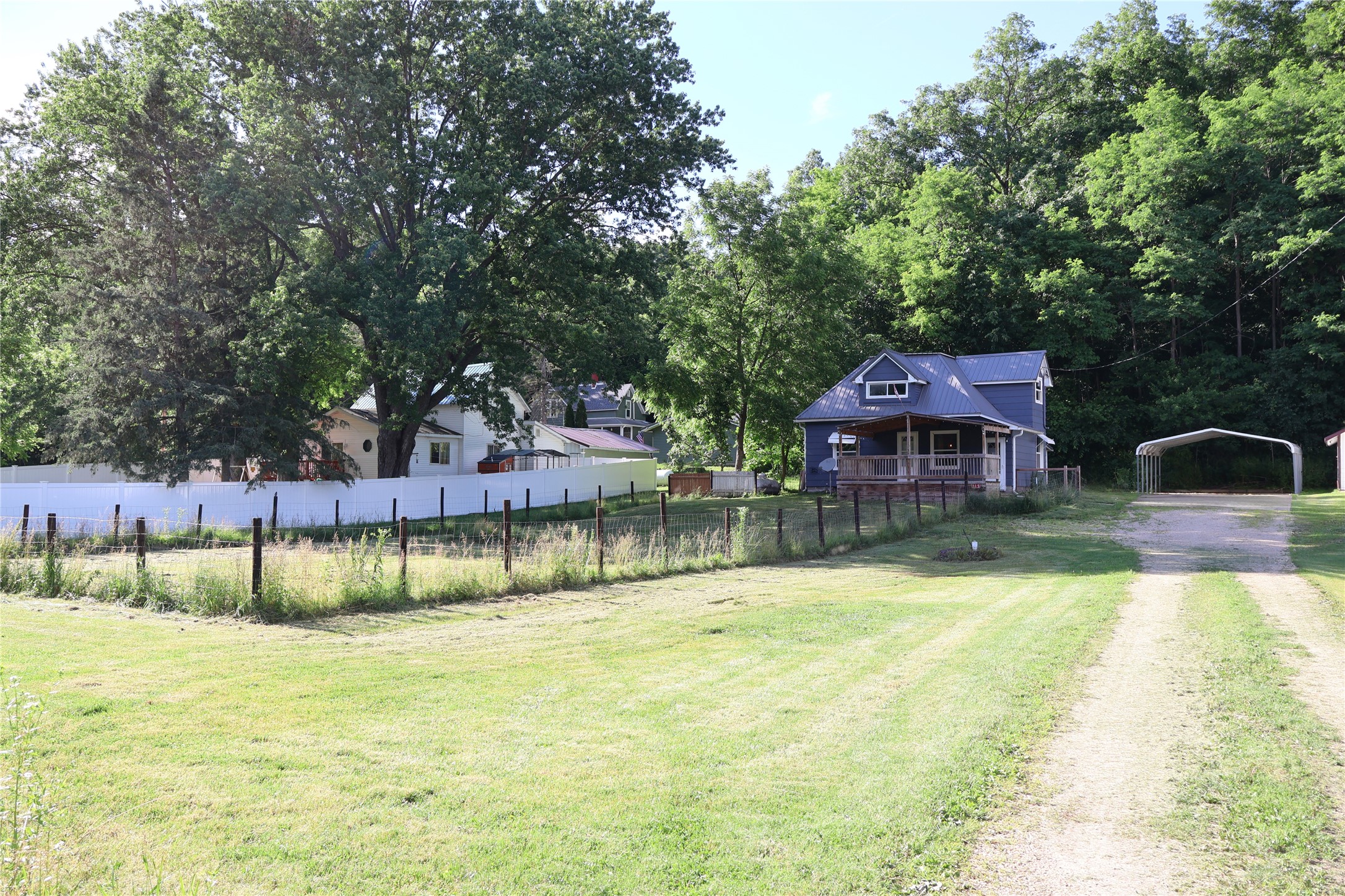115 4th Avenue Property Photo 3