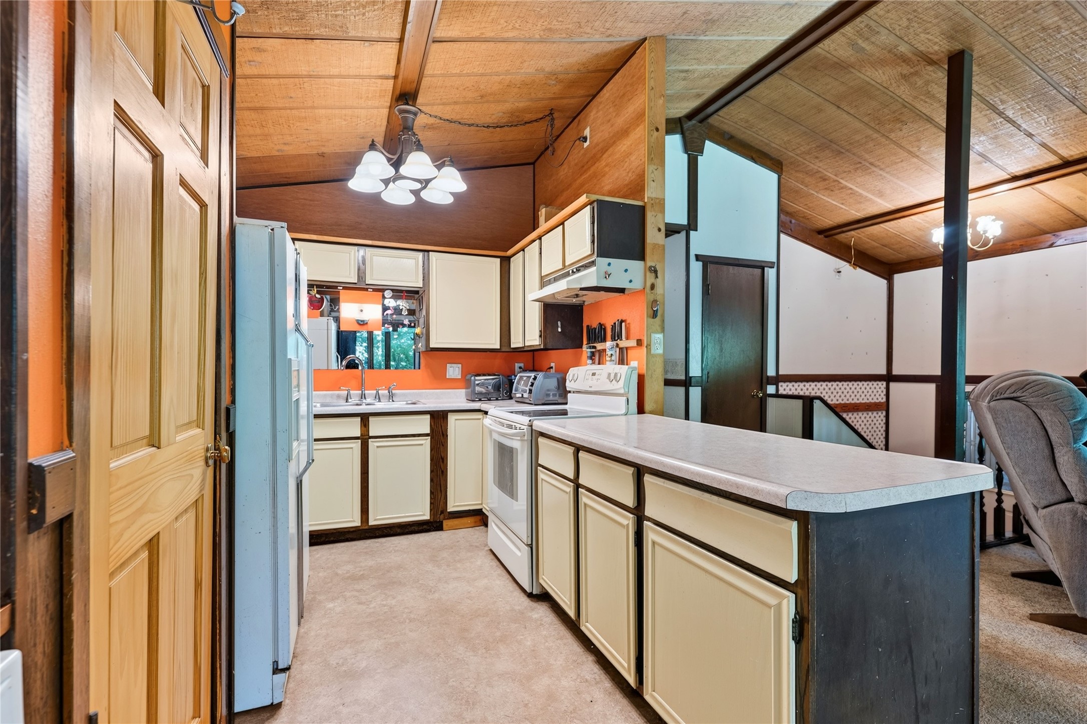 17220 Silver Birch Drive Property Photo 12
