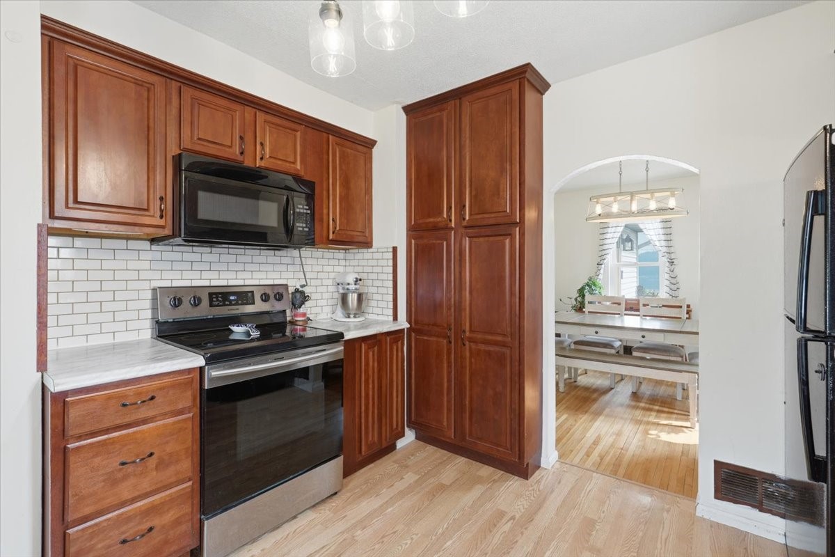 825 1st Avenue Property Photo 9