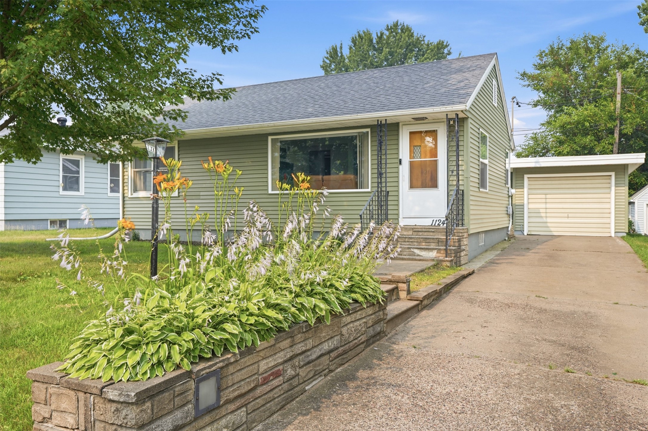 1124 Briggs Avenue Property Photo 1