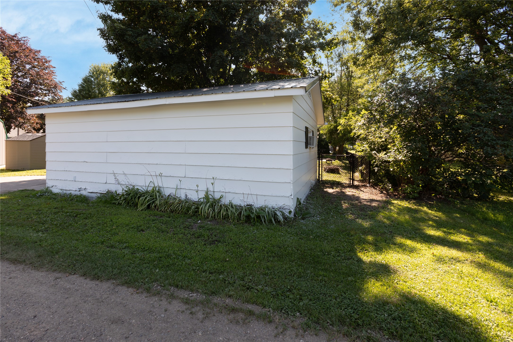 1608 Tainter Street Property Photo 42