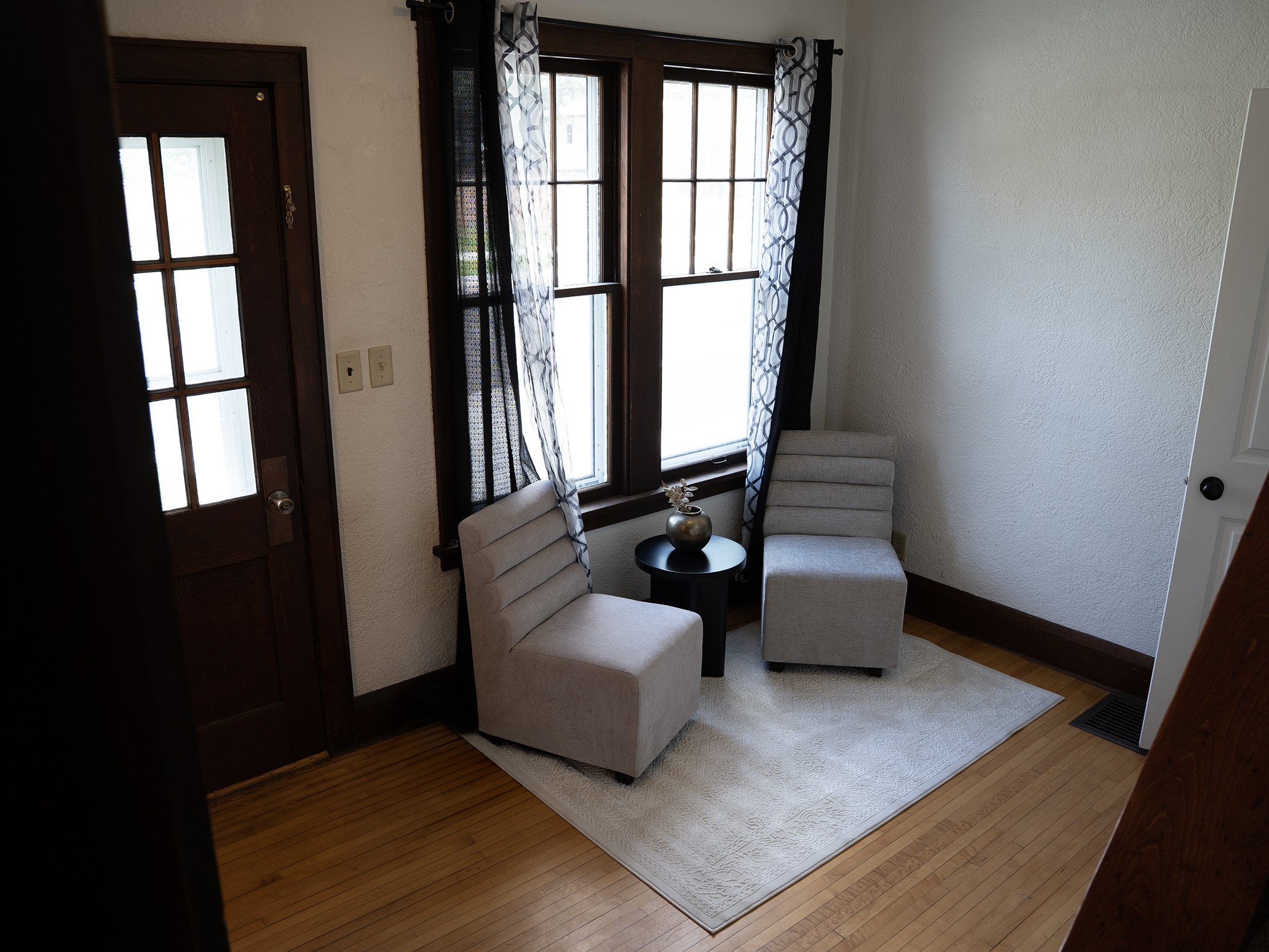 619 E Wells Street Property Photo 6