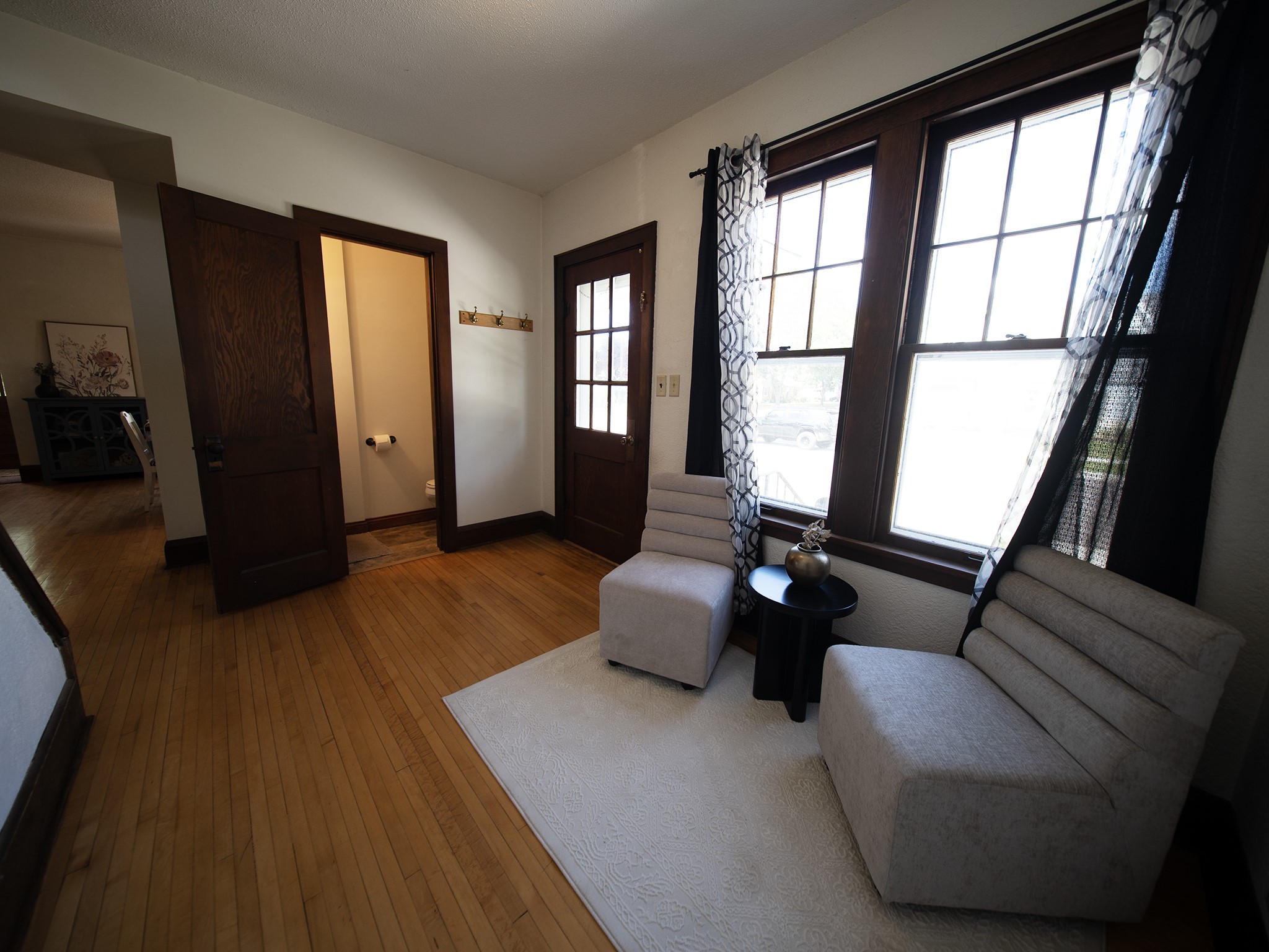 619 E Wells Street Property Photo 7