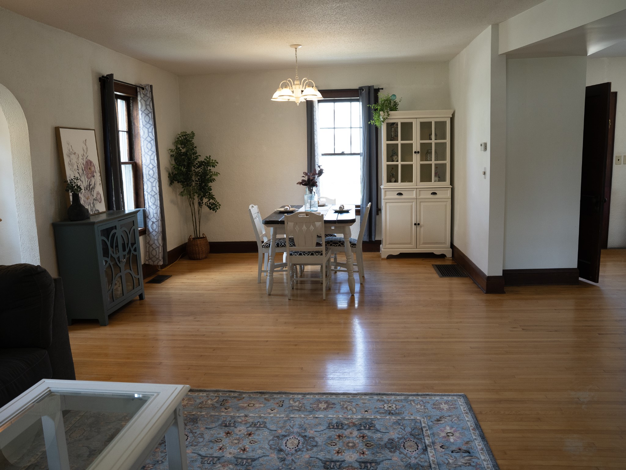 619 E Wells Street Property Photo 10