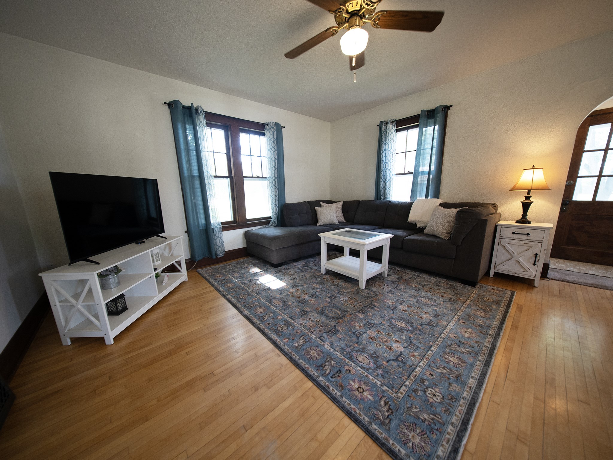 619 E Wells Street Property Photo 12