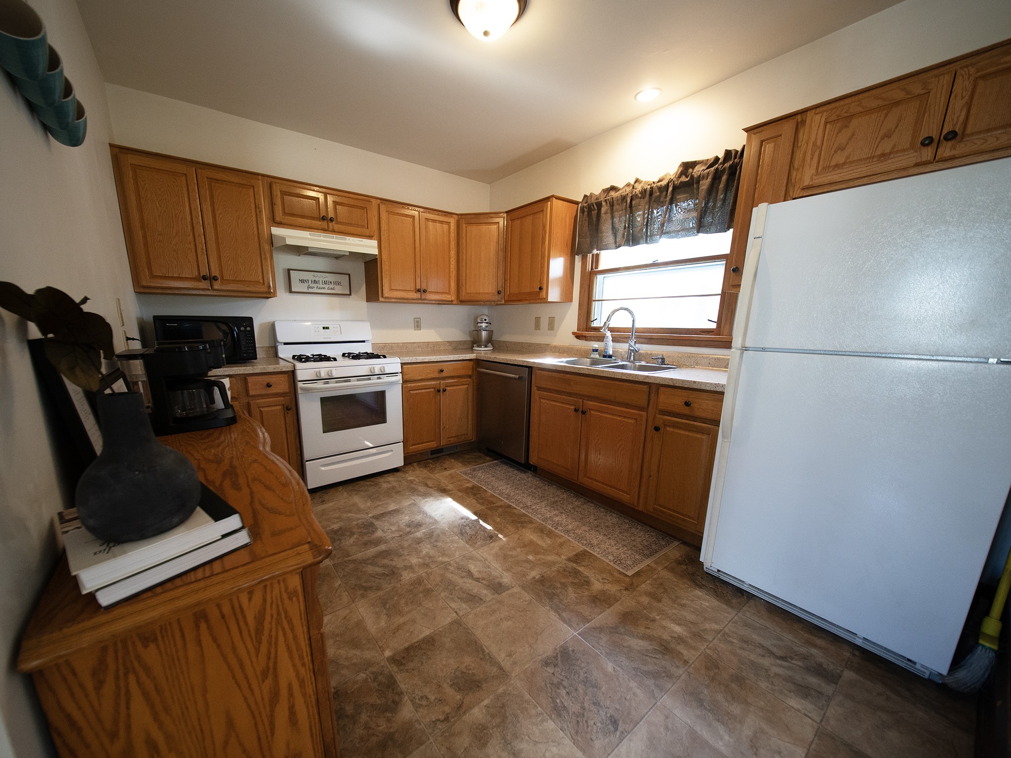 619 E Wells Street Property Photo 14