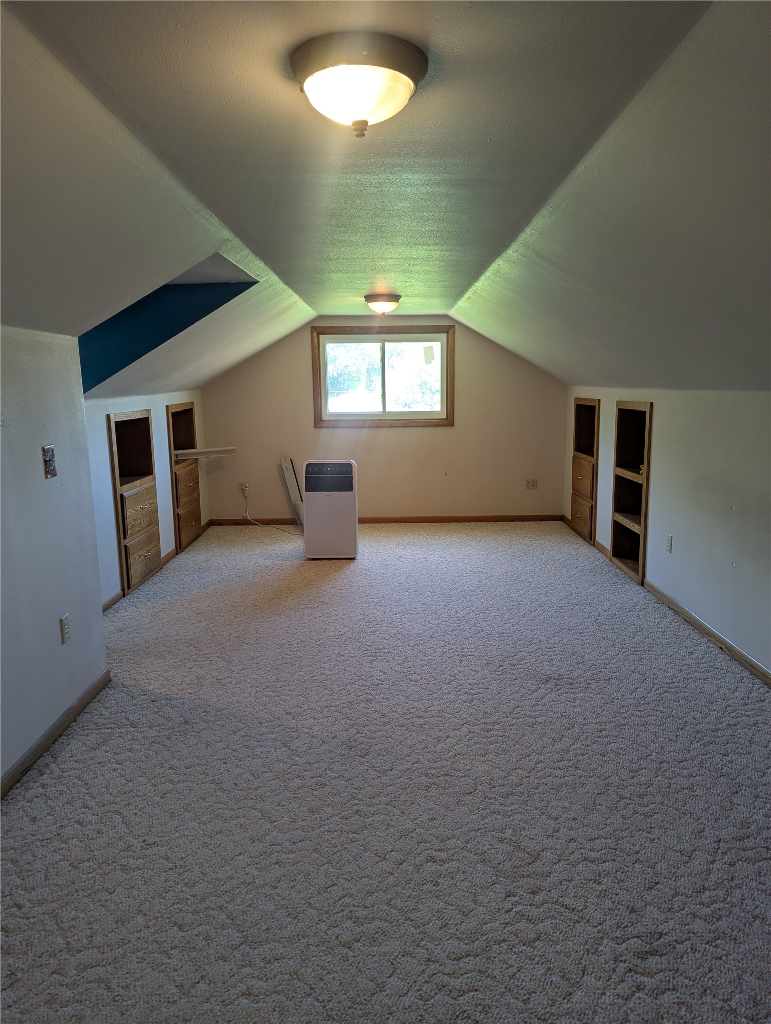 418 E School Street Property Photo 4
