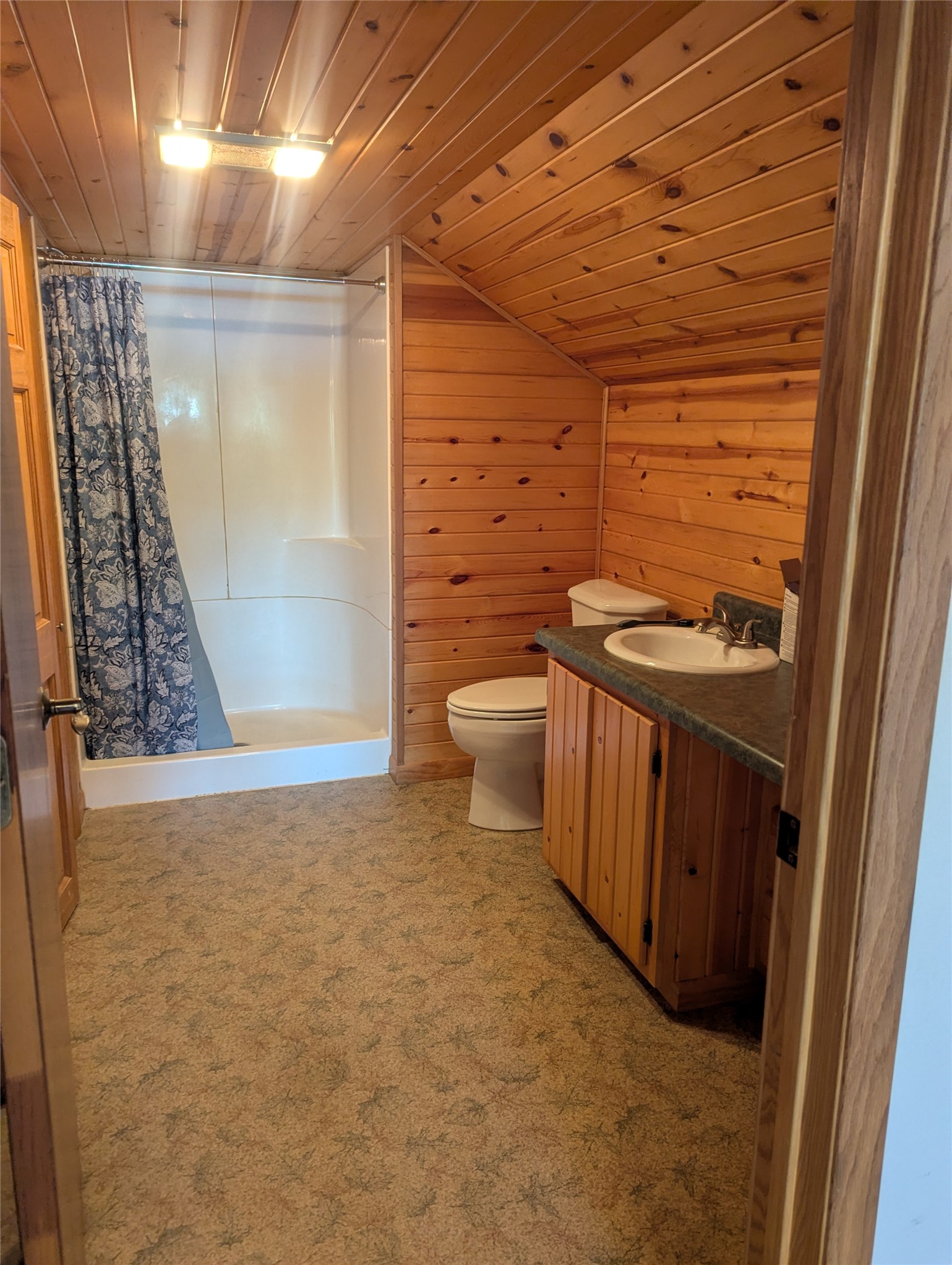 418 E School Street Property Photo 5