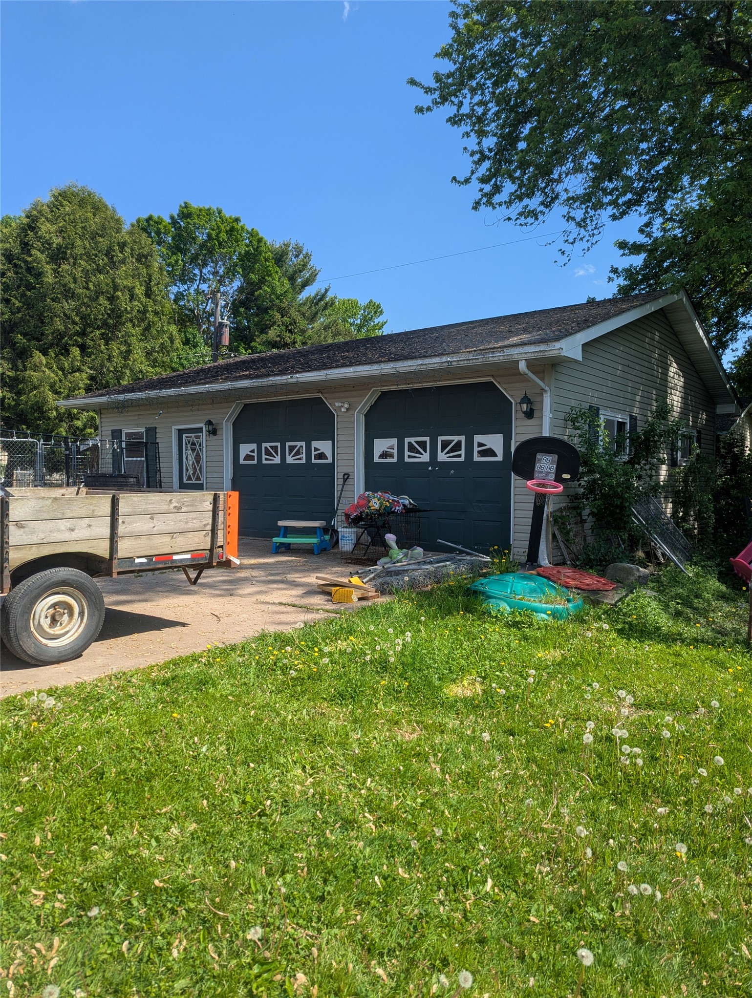 418 E School Street Property Photo 9