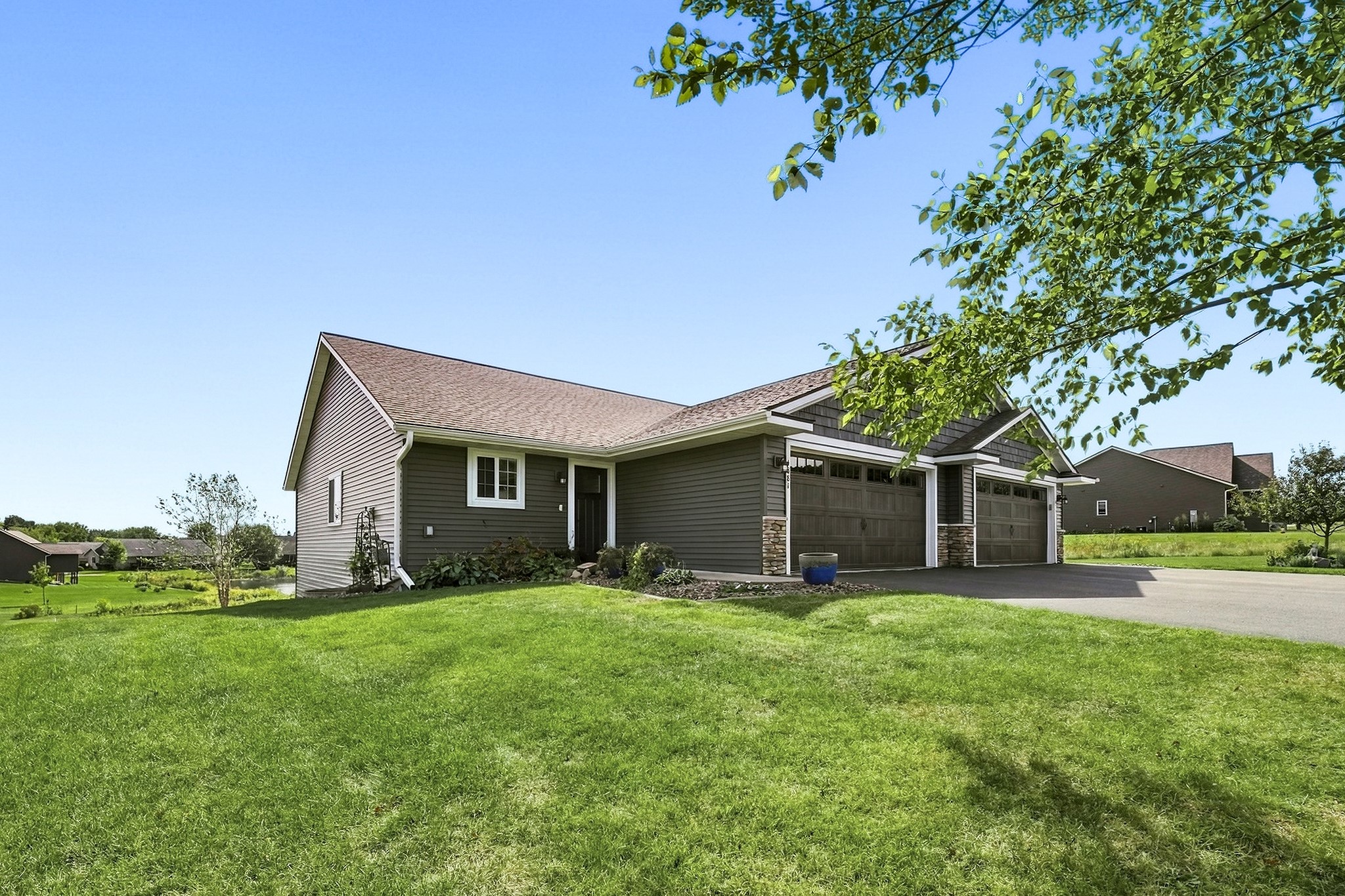 1881 Willow Creek Parkway Property Photo 3