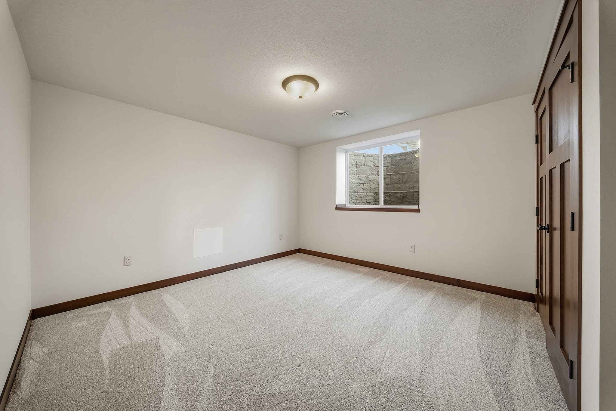 1881 Willow Creek Parkway Property Photo 27