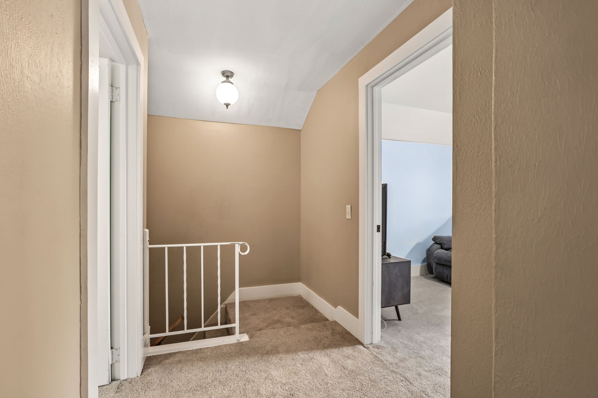 238 Illinois Street Property Photo 10