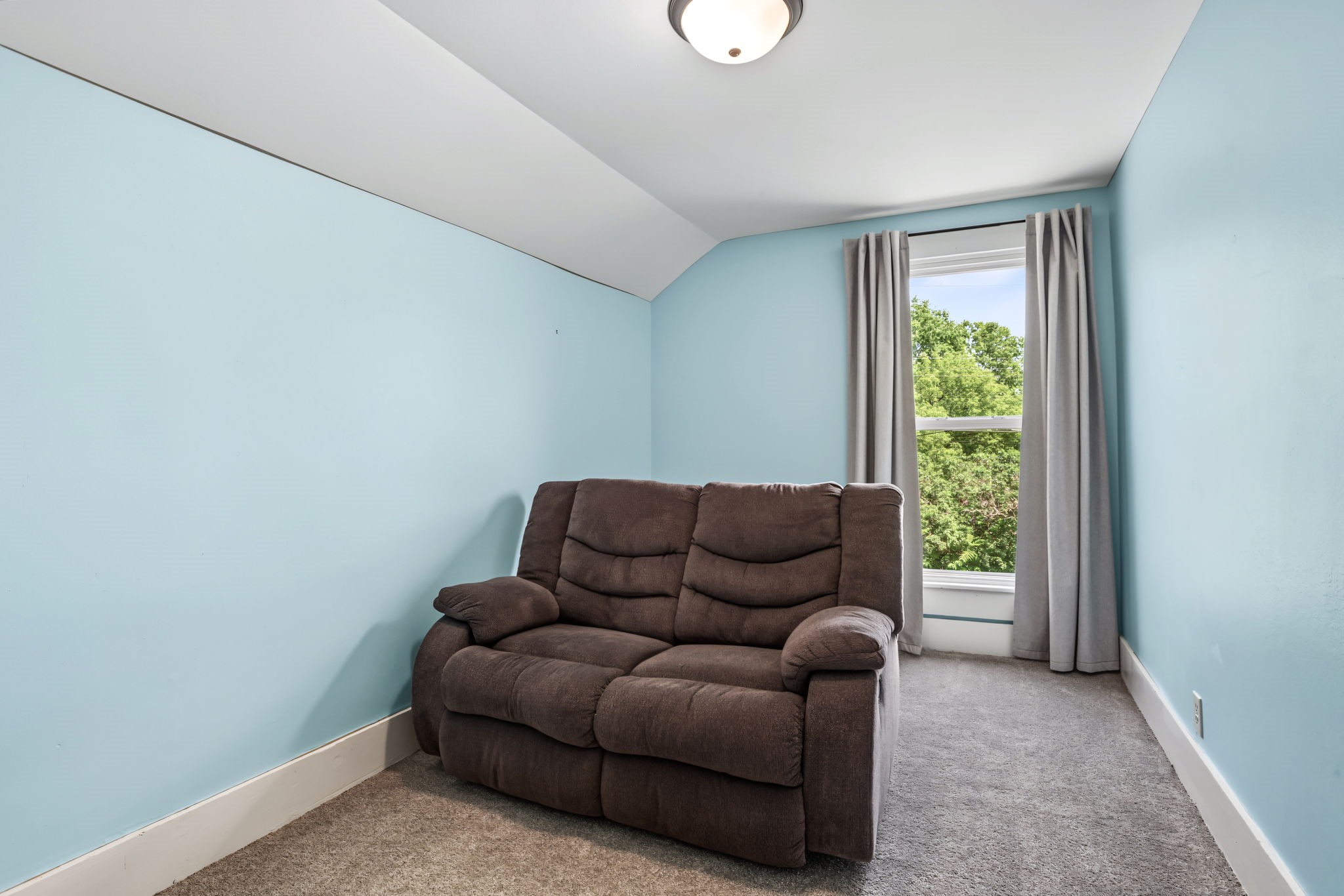 238 Illinois Street Property Photo 14