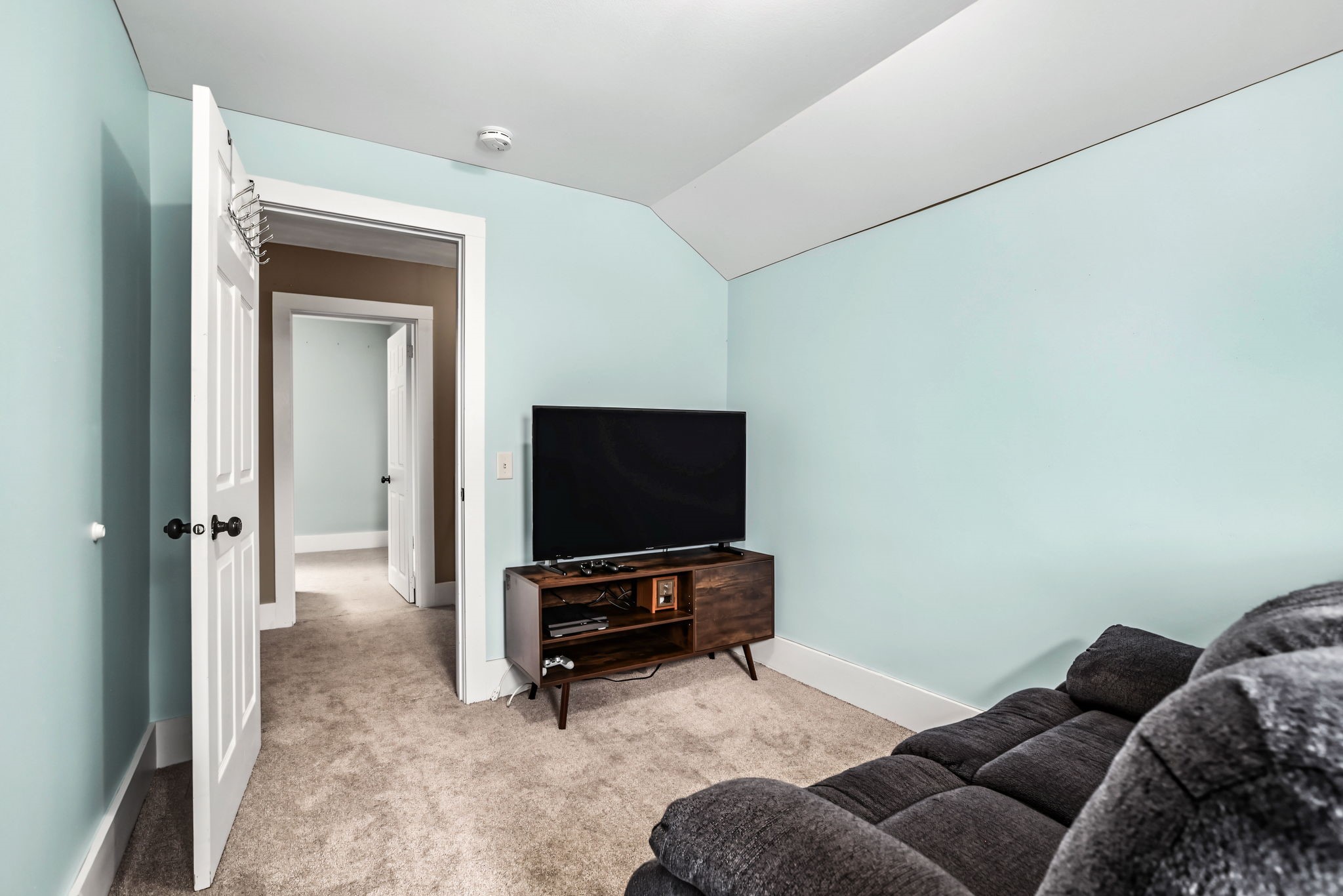 238 Illinois Street Property Photo 15