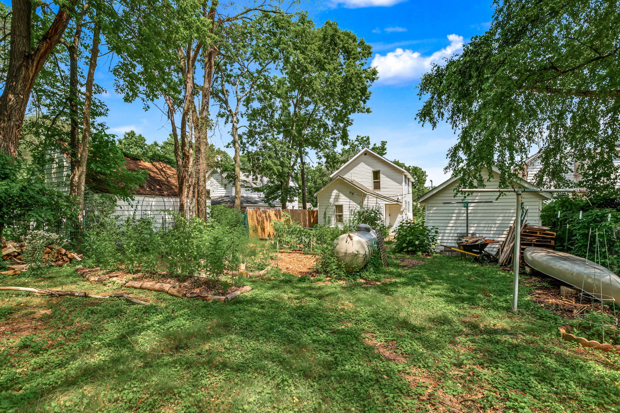 238 Illinois Street Property Photo 19
