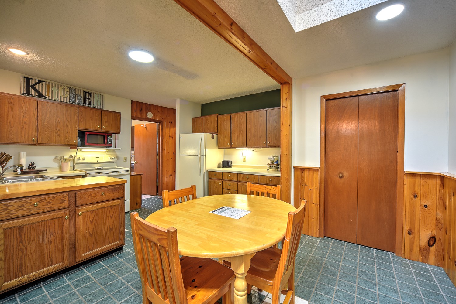7350 Fir Street E Property Photo 6