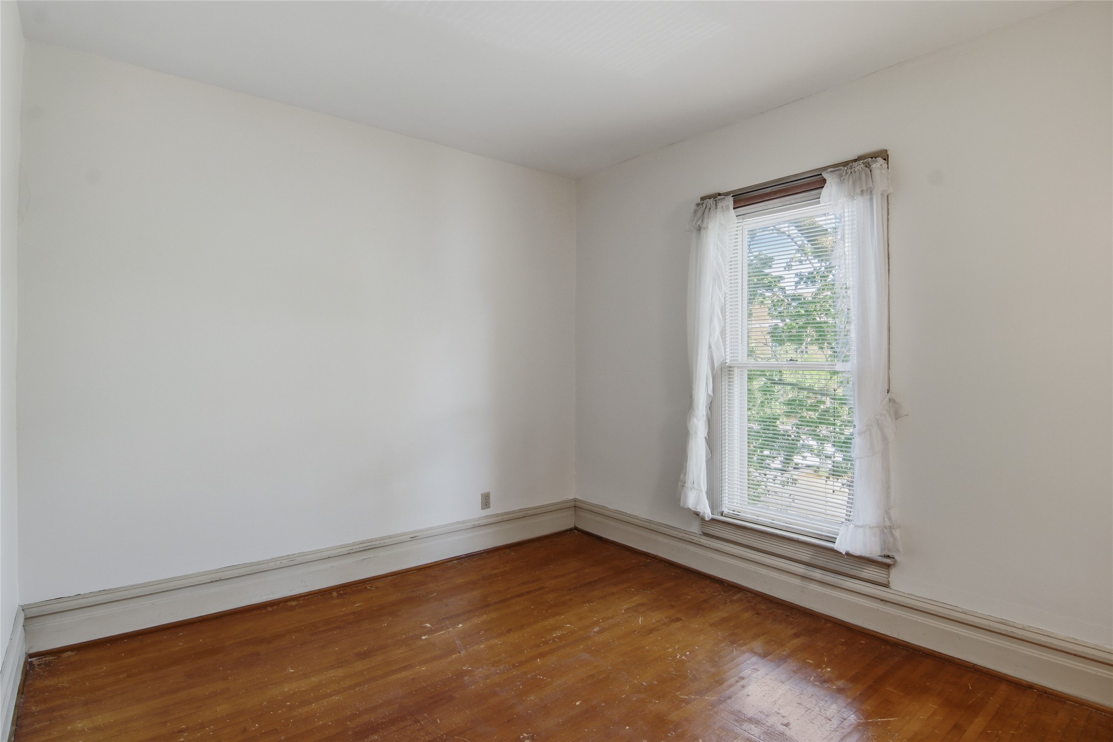 751 2nd Avenue Property Photo 11