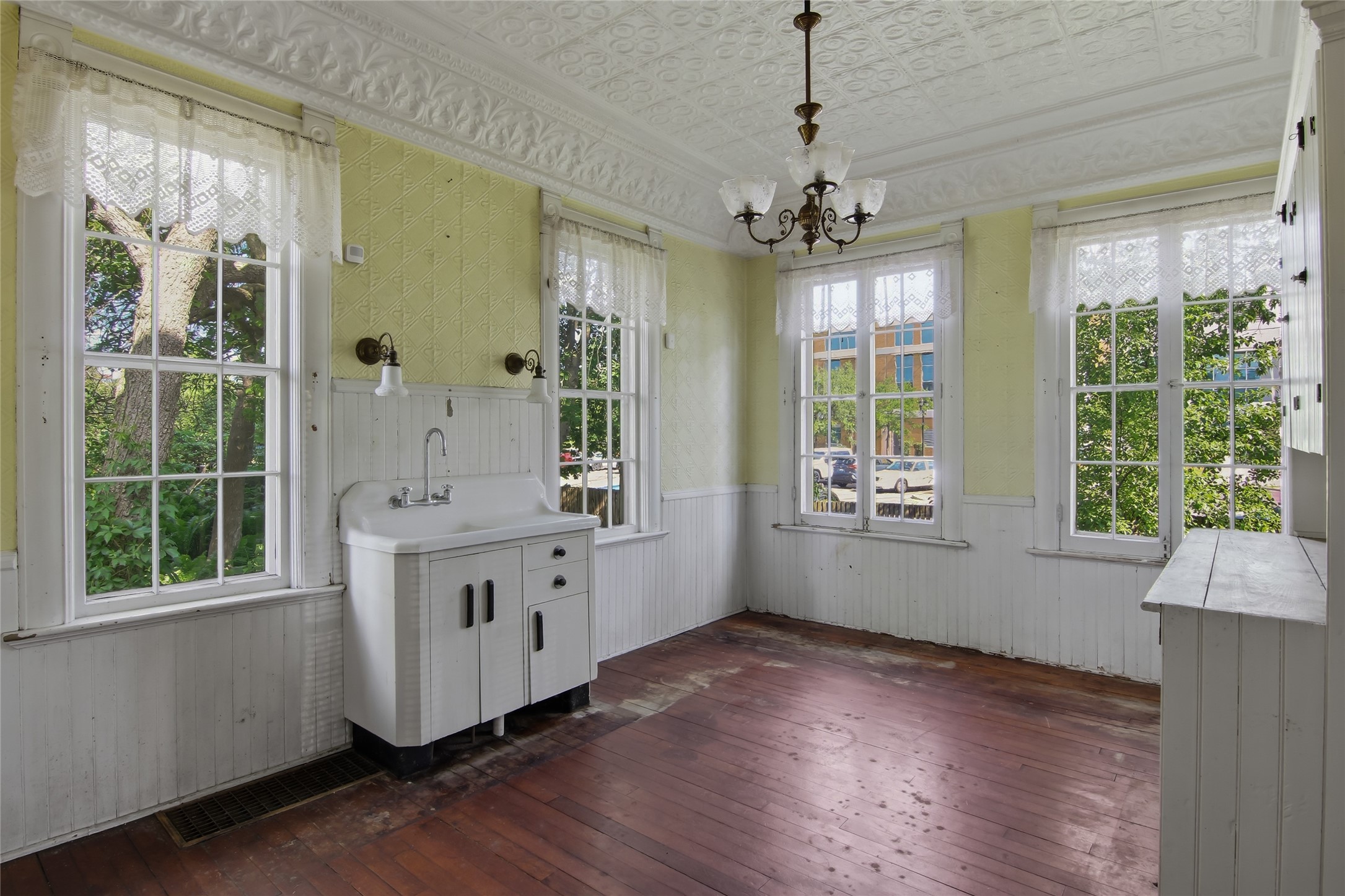 751 2nd Avenue Property Photo 15