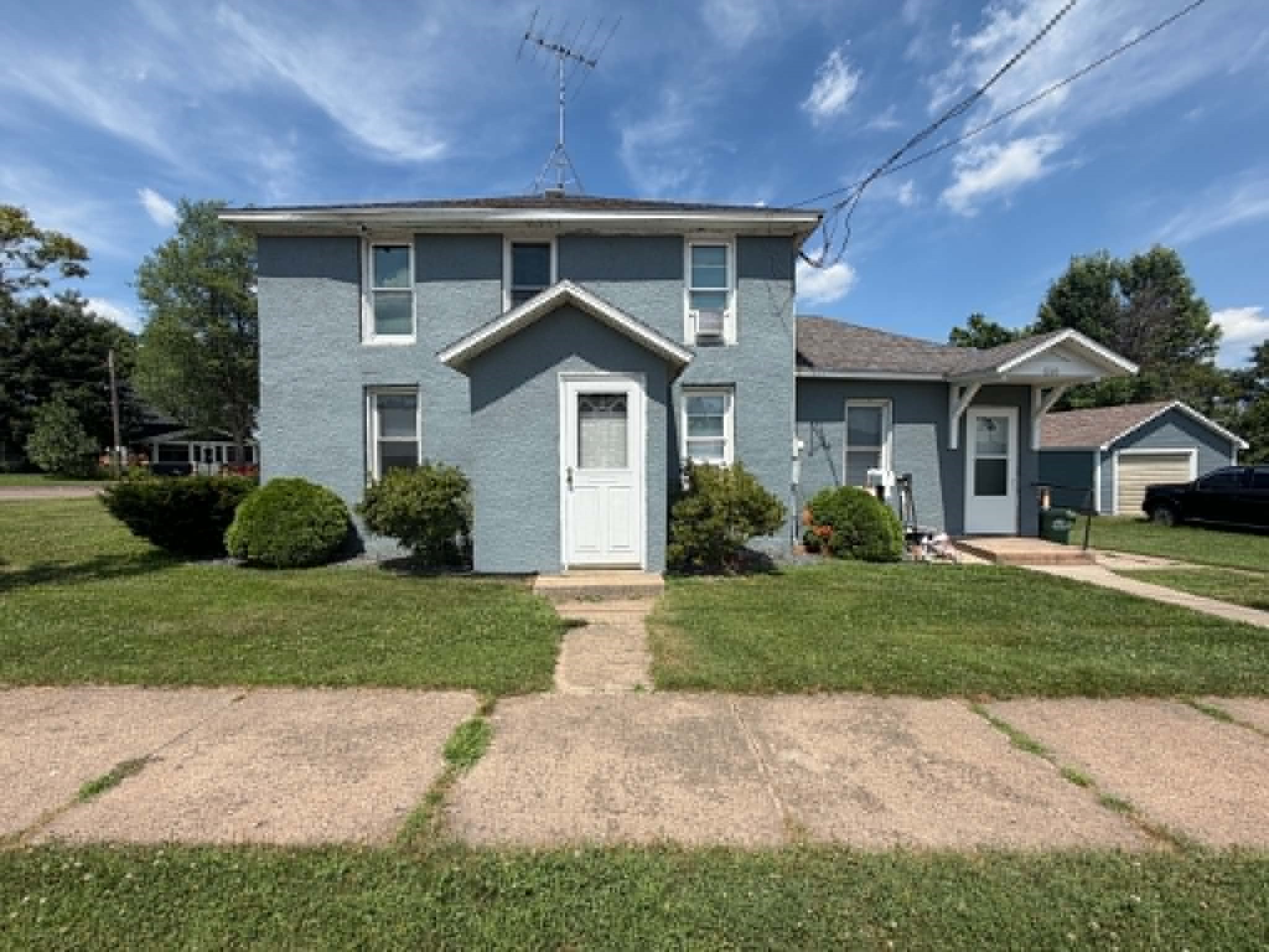 226 Birch Street W 226 & 228 Property Photo 1