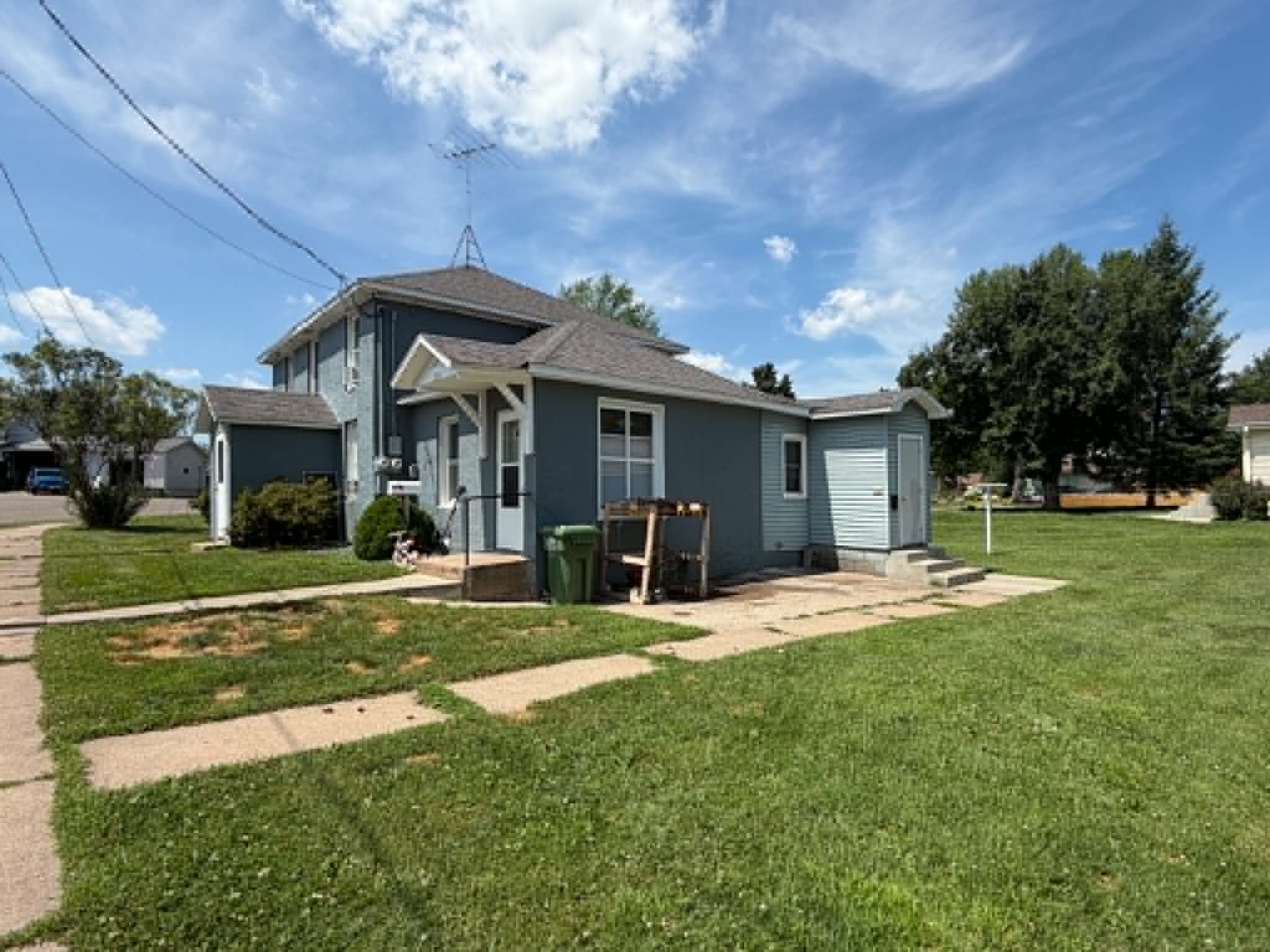 226 Birch Street W 226 & 228 Property Photo 2