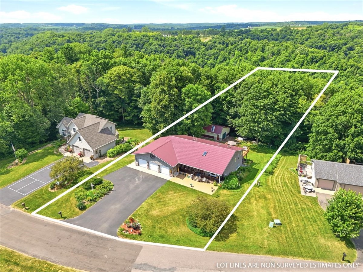 W744 Golfview Drive Property Photo 35