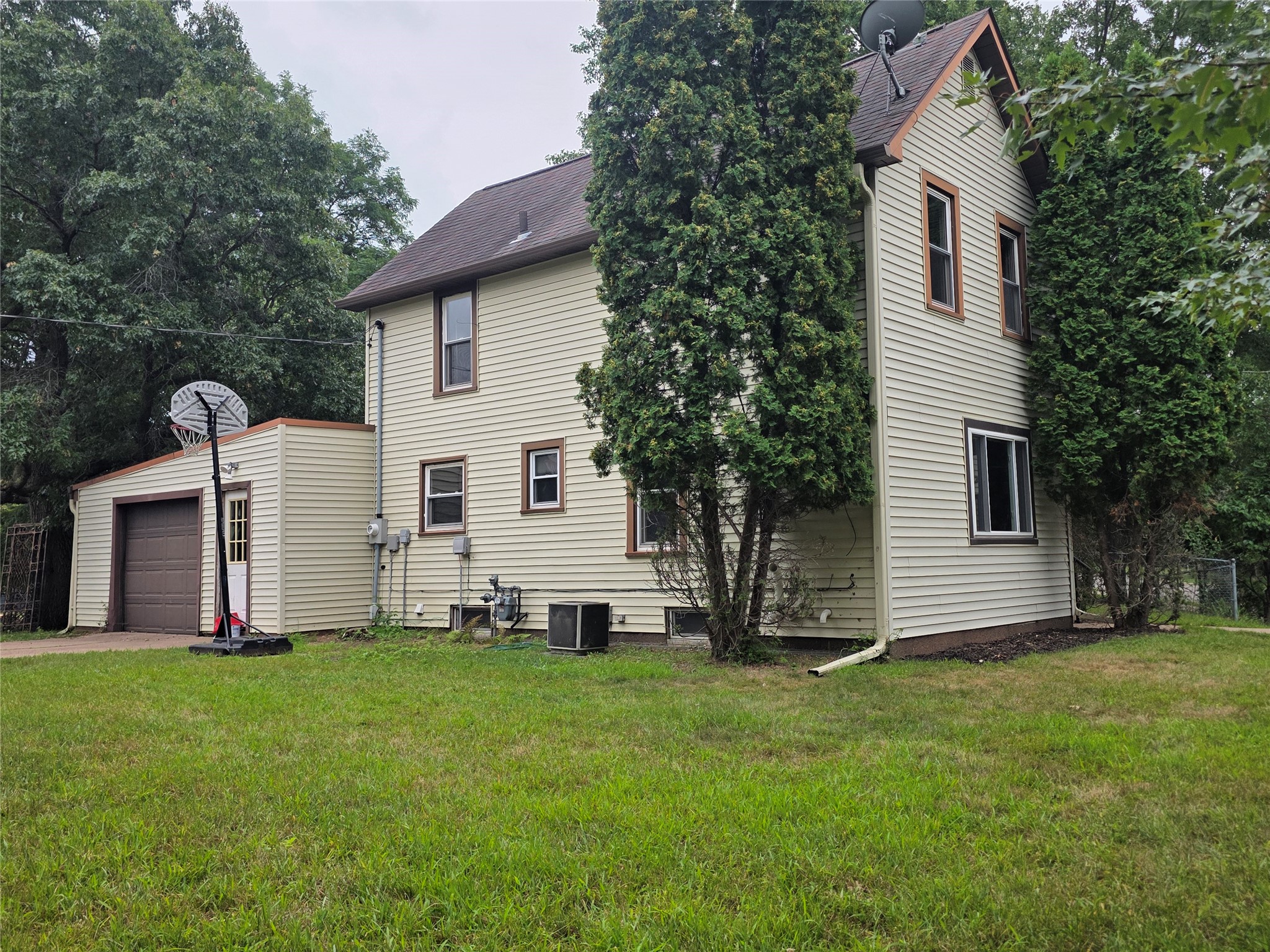 1015 Sheridan Road Property Photo 1