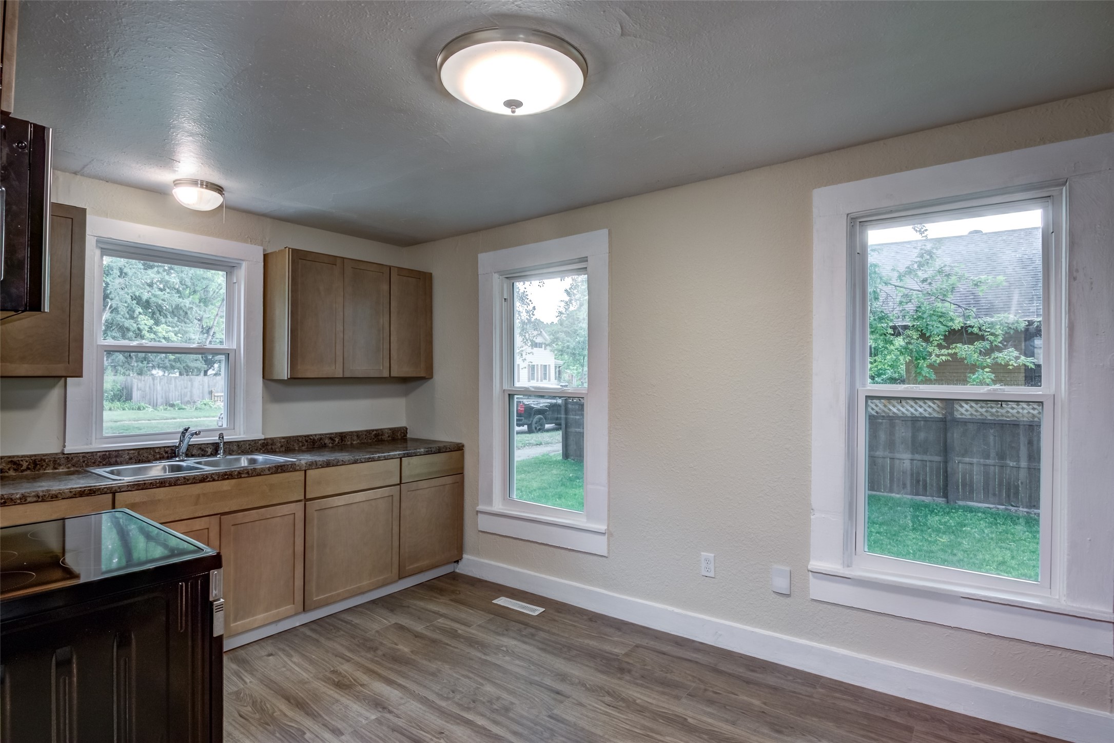 317 Stanley Street Property Photo 5