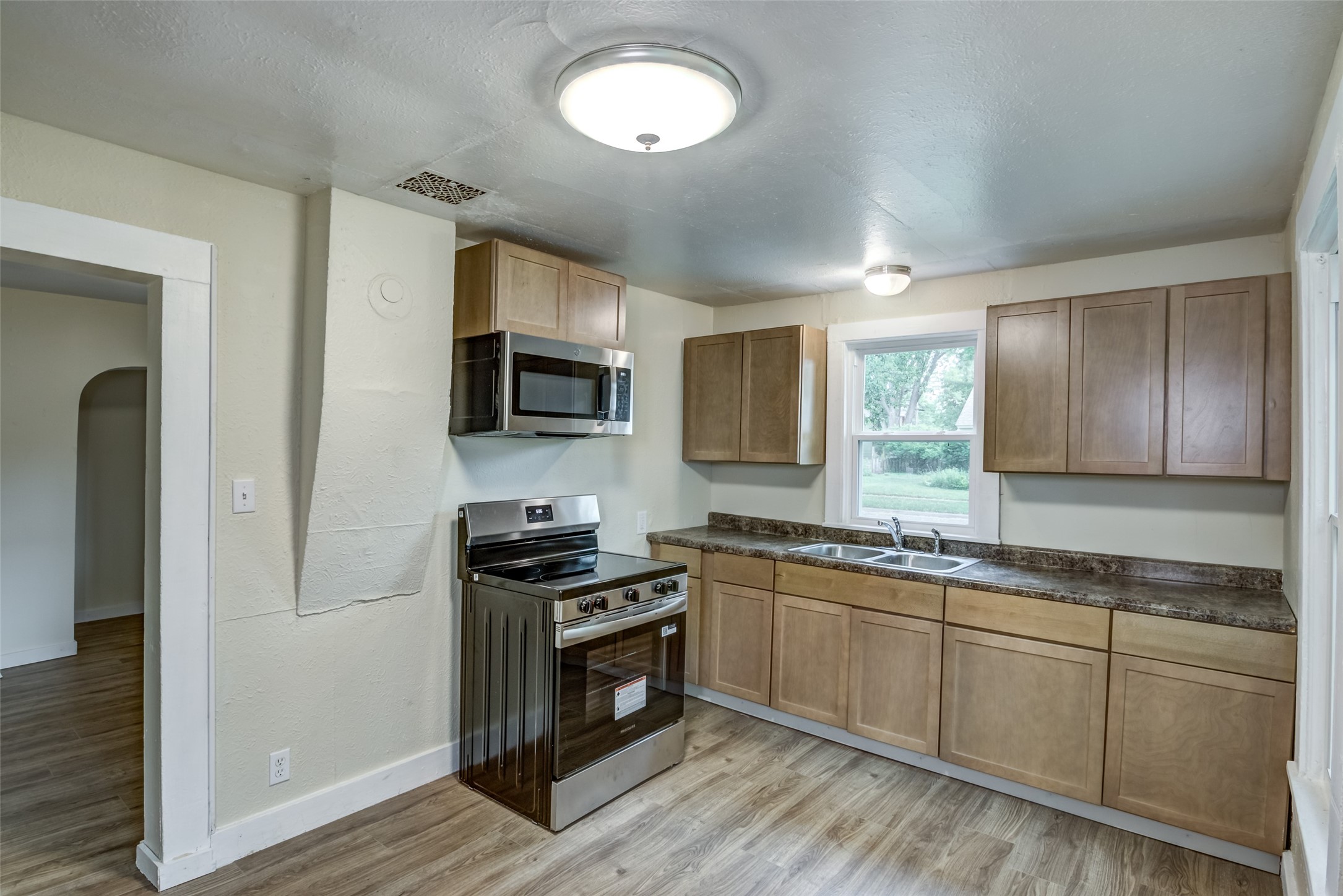 317 Stanley Street Property Photo 6