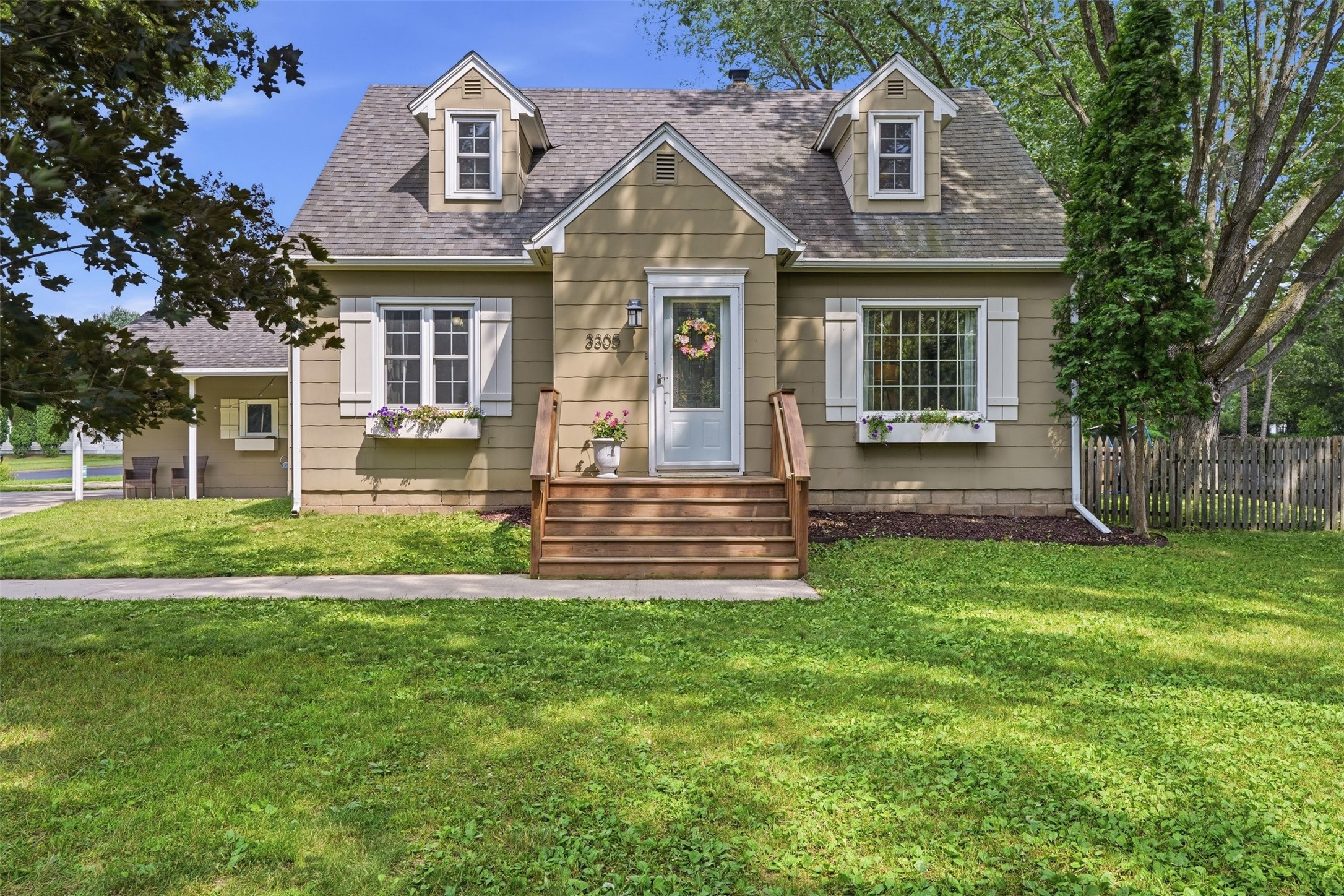3305 Halsey Street Property Photo 1