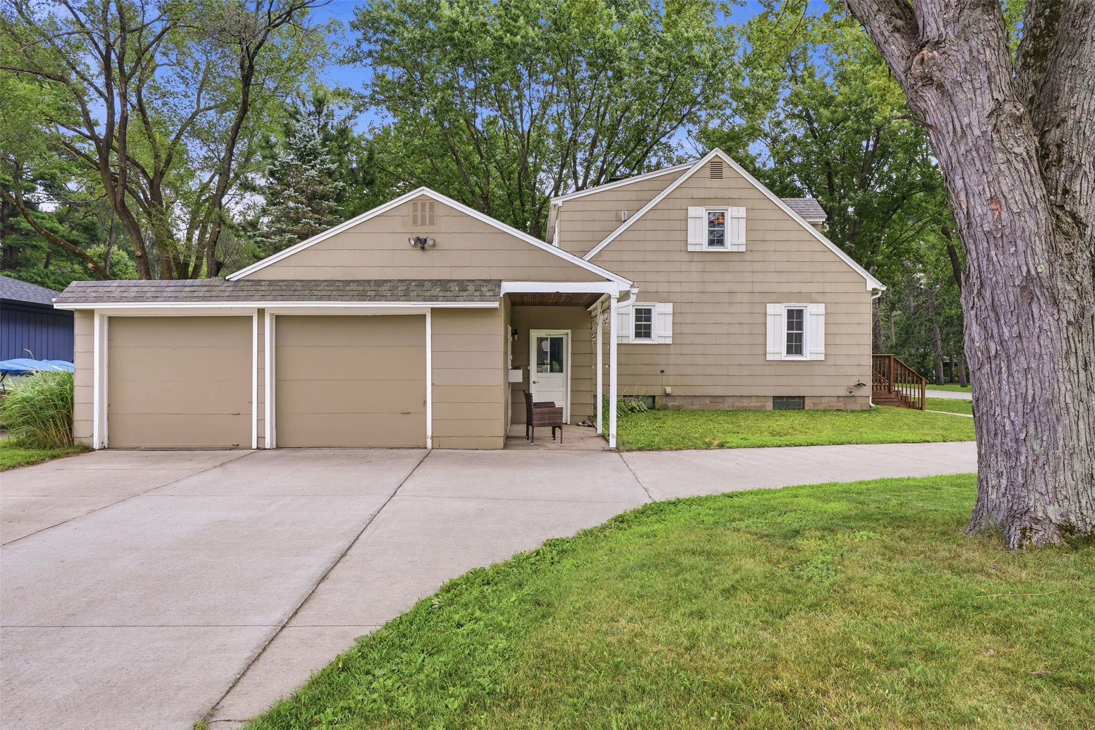 3305 Halsey Street Property Photo 4