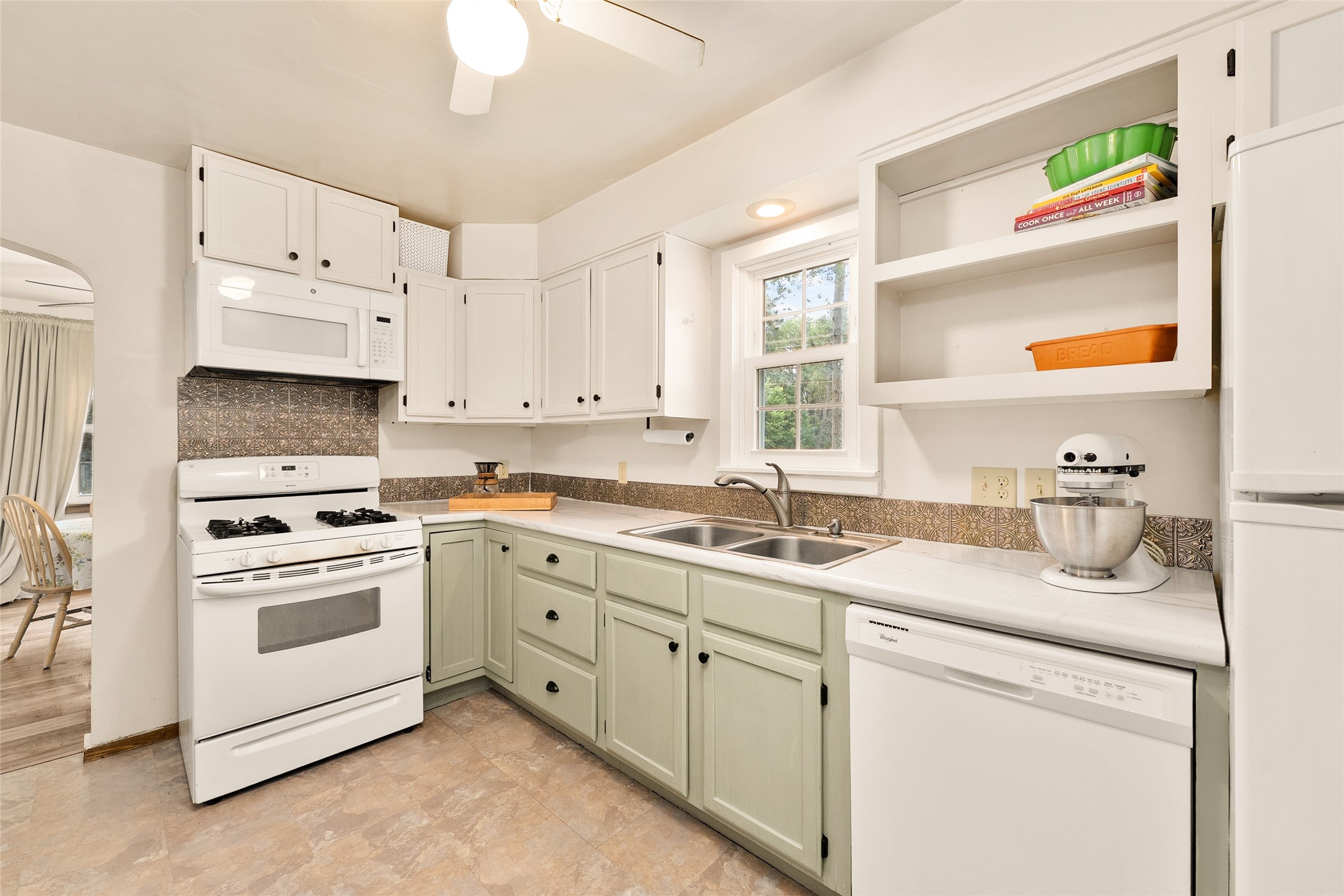 3305 Halsey Street Property Photo 12