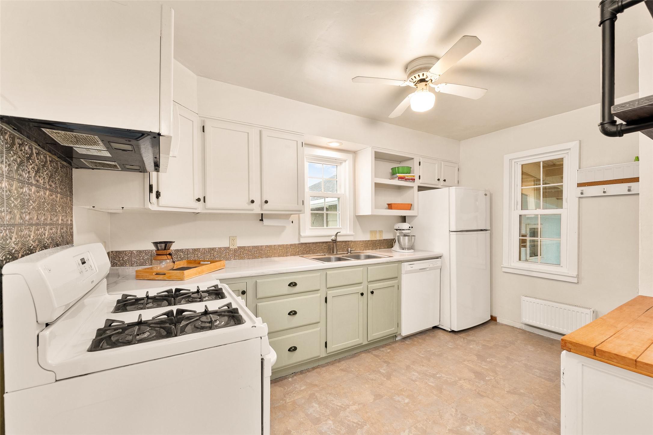 3305 Halsey Street Property Photo 13
