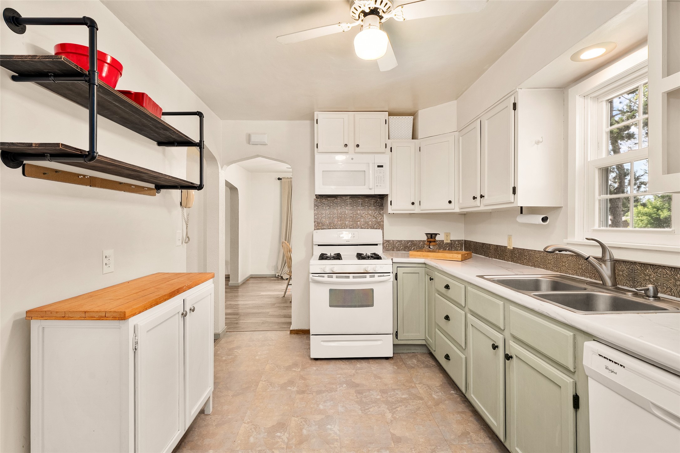 3305 Halsey Street Property Photo 14