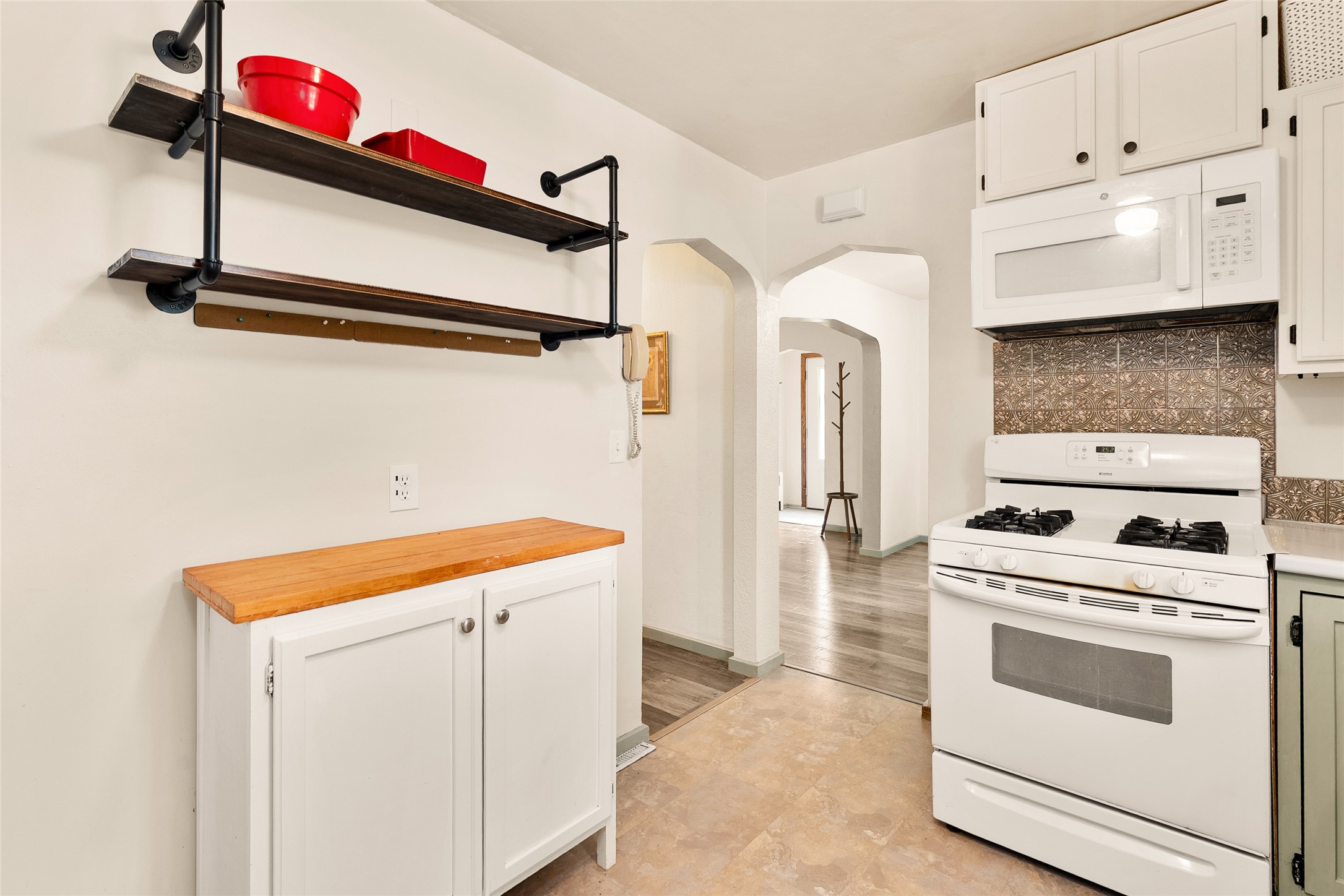 3305 Halsey Street Property Photo 15