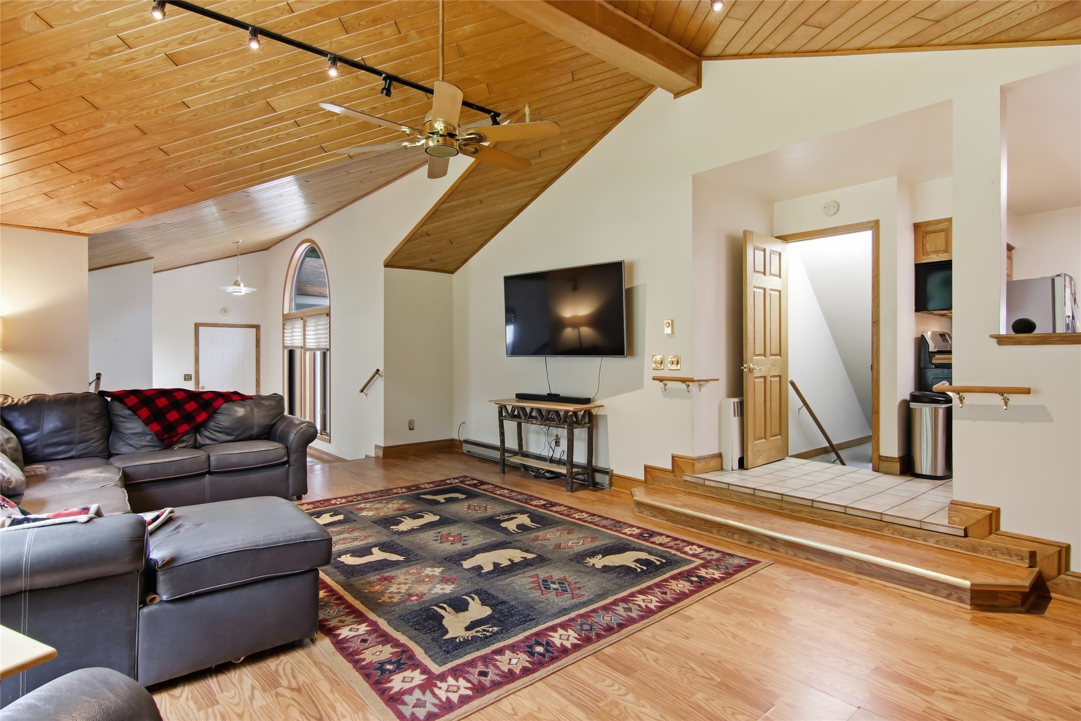 2639 7 1/2 Avenue Property Photo 6