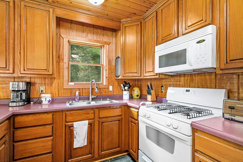 W6719 Carr Drive Property Photo 12