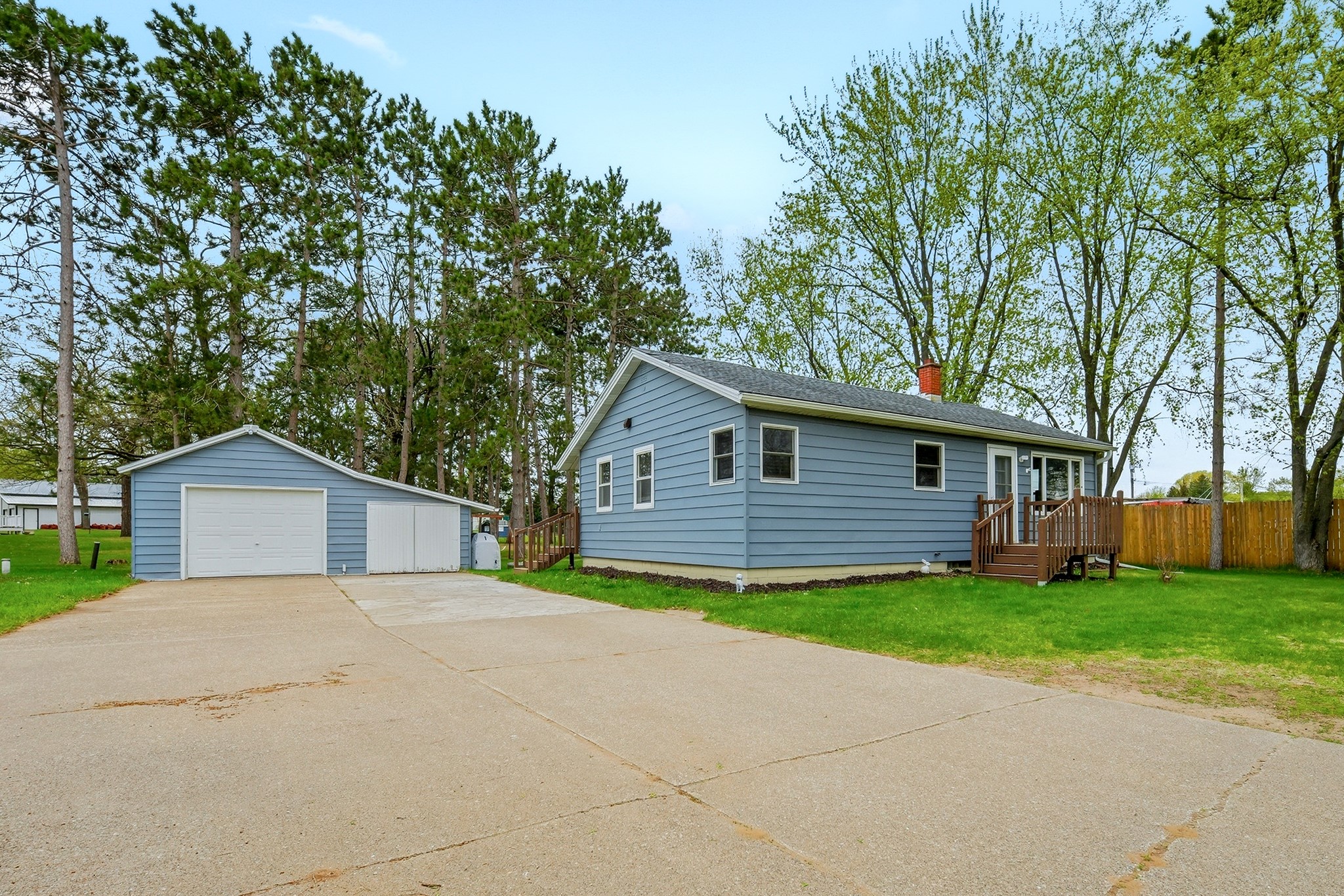 16597 County Highway J Property Photo 2