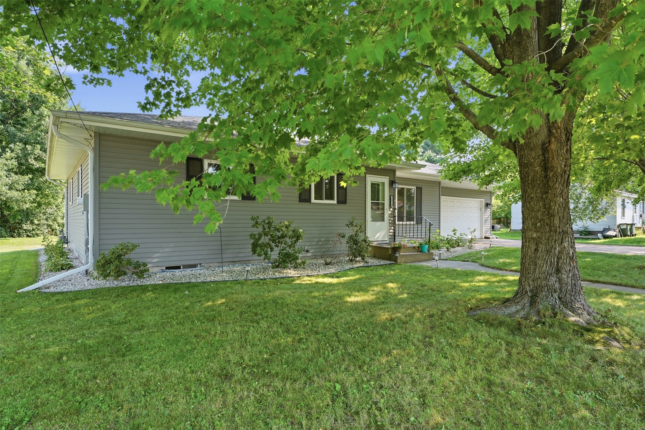 2624 Vine Street Property Photo 3