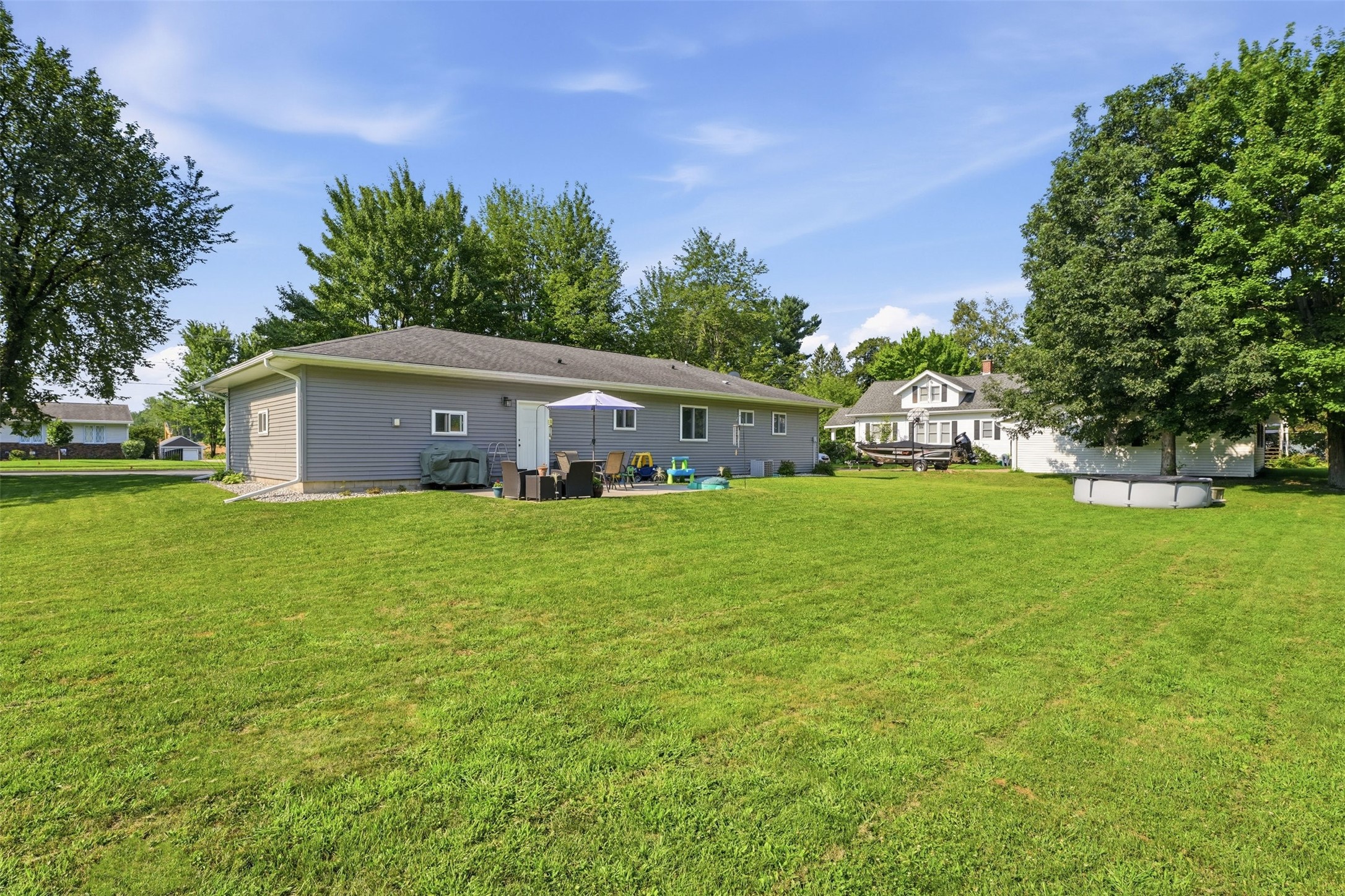 2624 Vine Street Property Photo 33