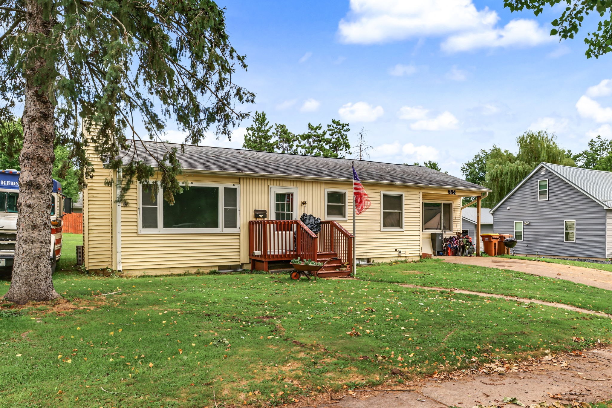 684 N Jackson Street Property Photo 1